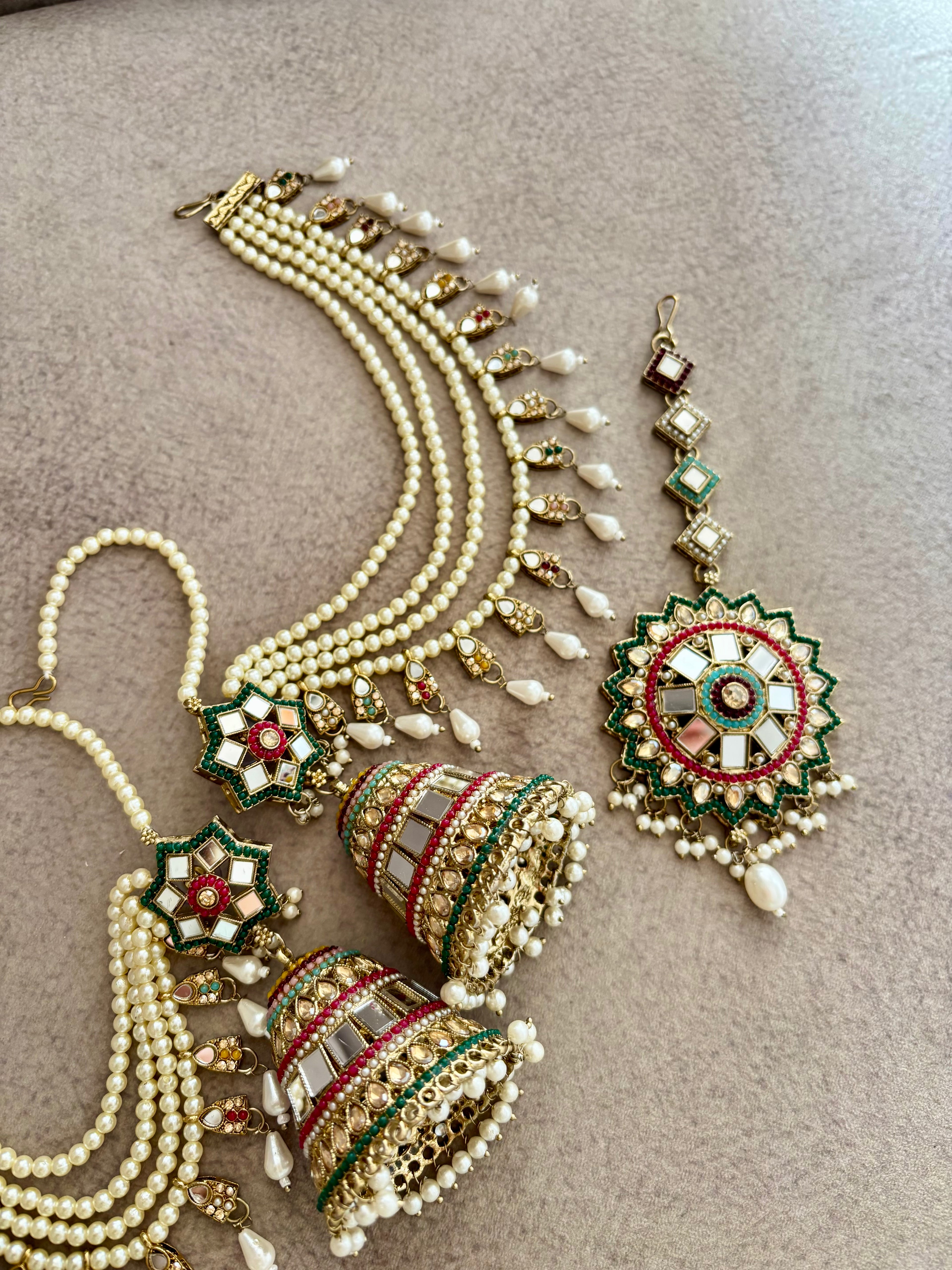 Multi Pakistani Inspired Mang Tikka with Jhumkas & Earchain