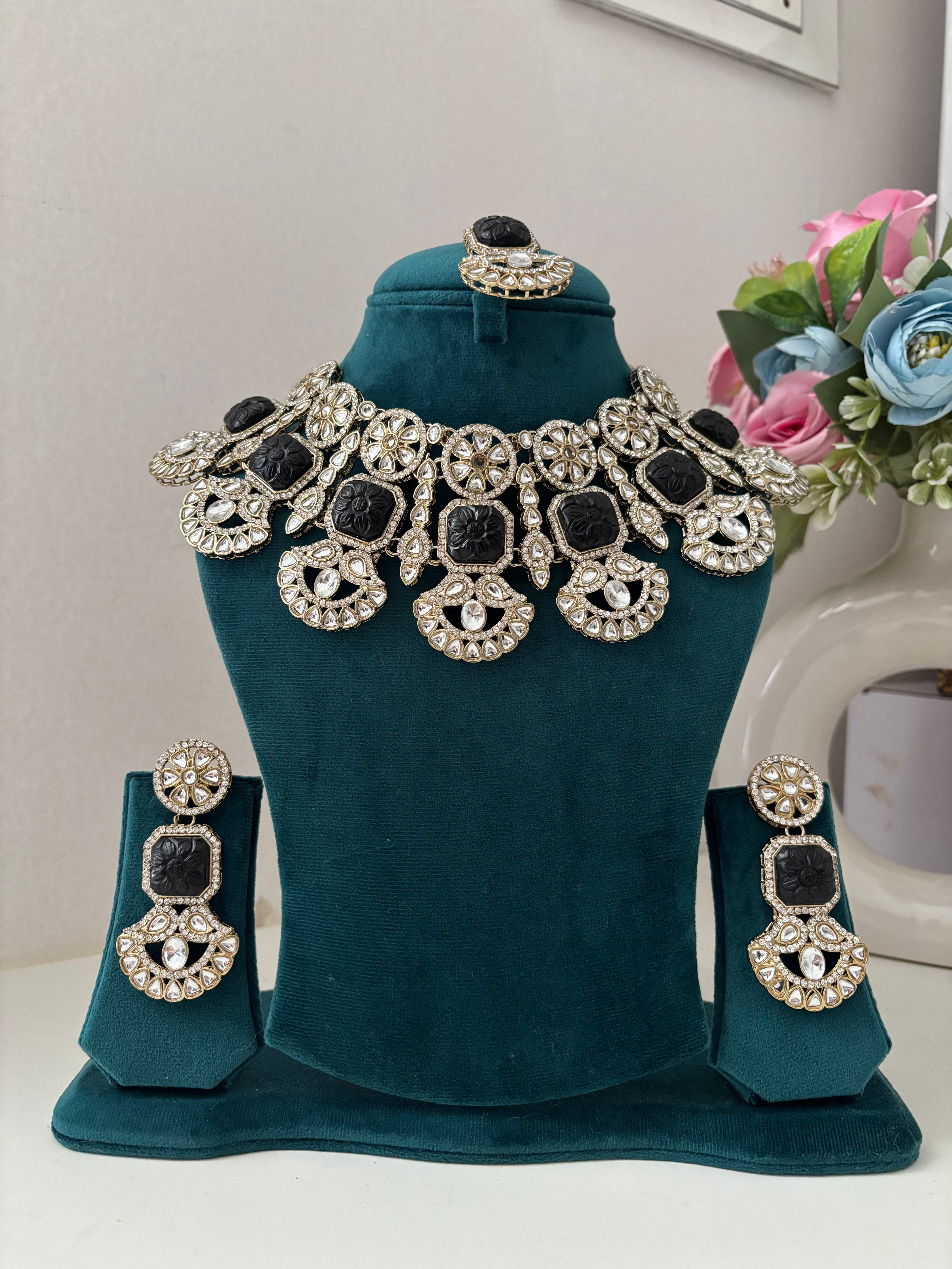 High Quality Designer Kundan Heavy Look Necklace With Mang Tikka & Earrings (Black)