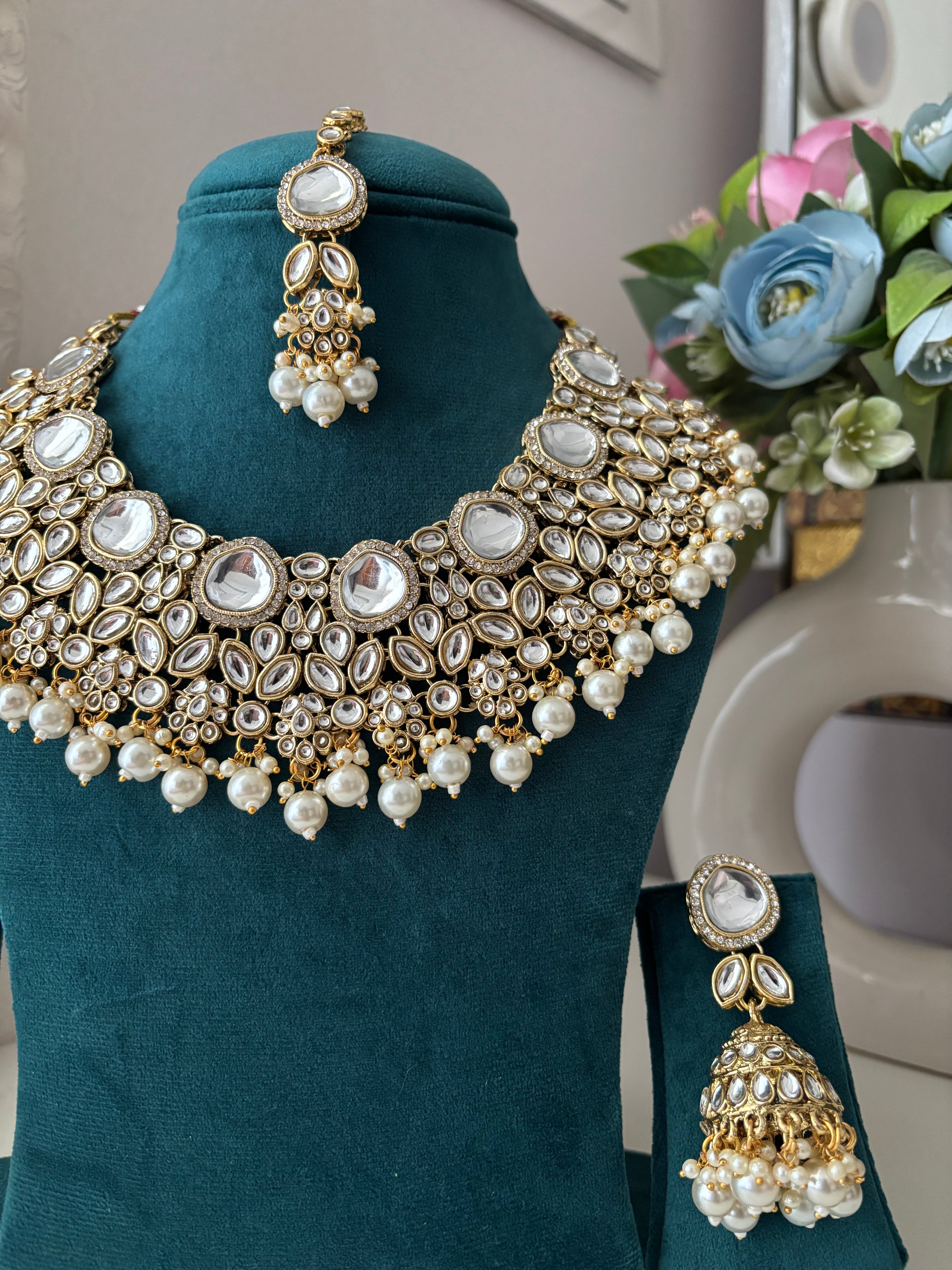 Suhana Heavy Look Necklace With Mang Tikka & Jhumkas