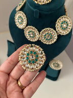 Round Kundan Choker Set With Mang Tikka & Stud (Emerald)