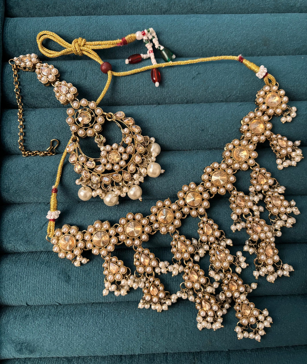 Flower Layer Necklace With Mang Tikka & Chandbali