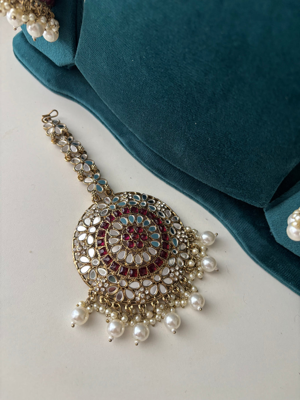 Classy Mirror Touch Choker Mang Tikka & Jhumkas ( Maroon)