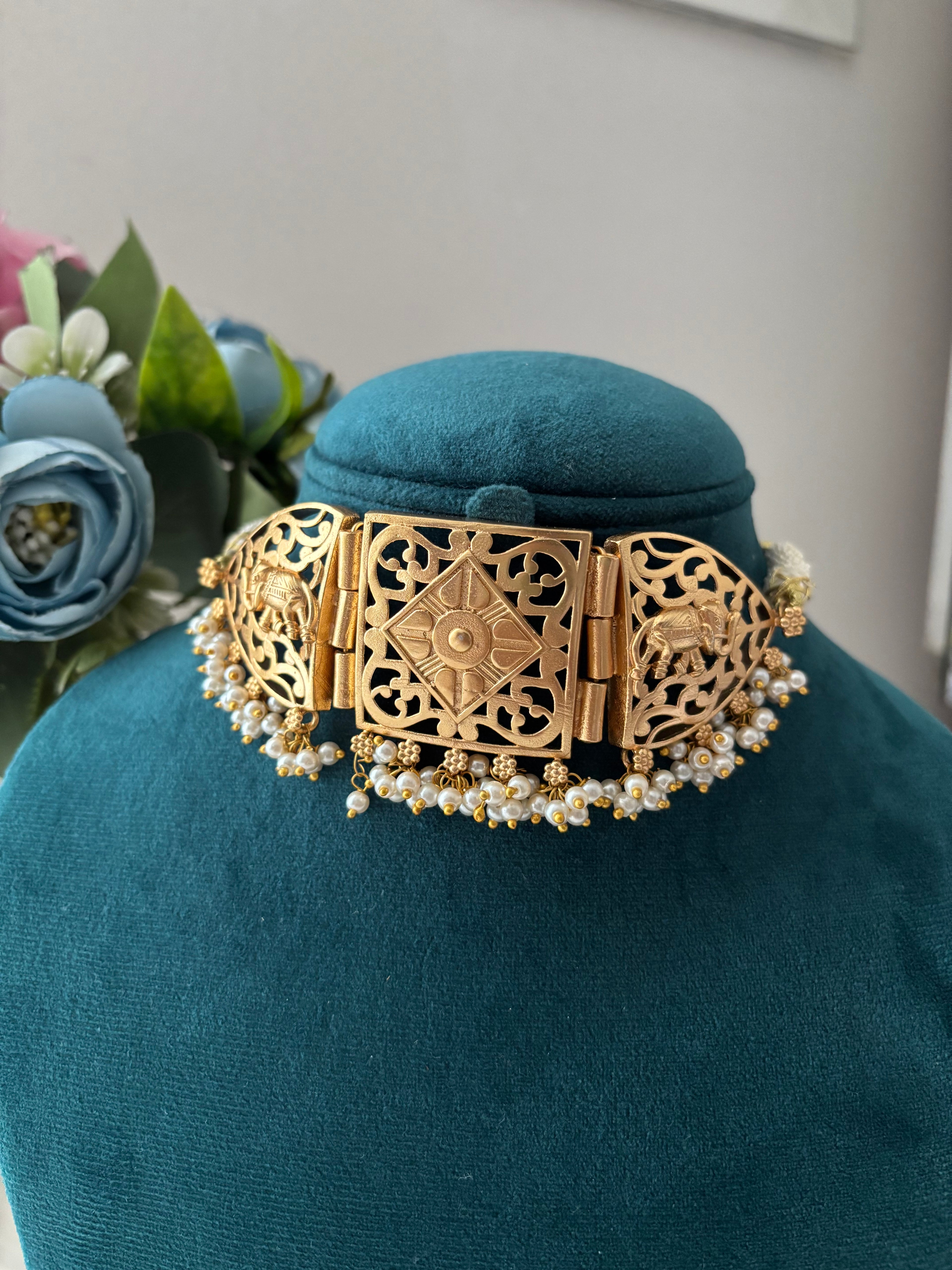 Gold Look Like Brass Premium Choker With Earrings