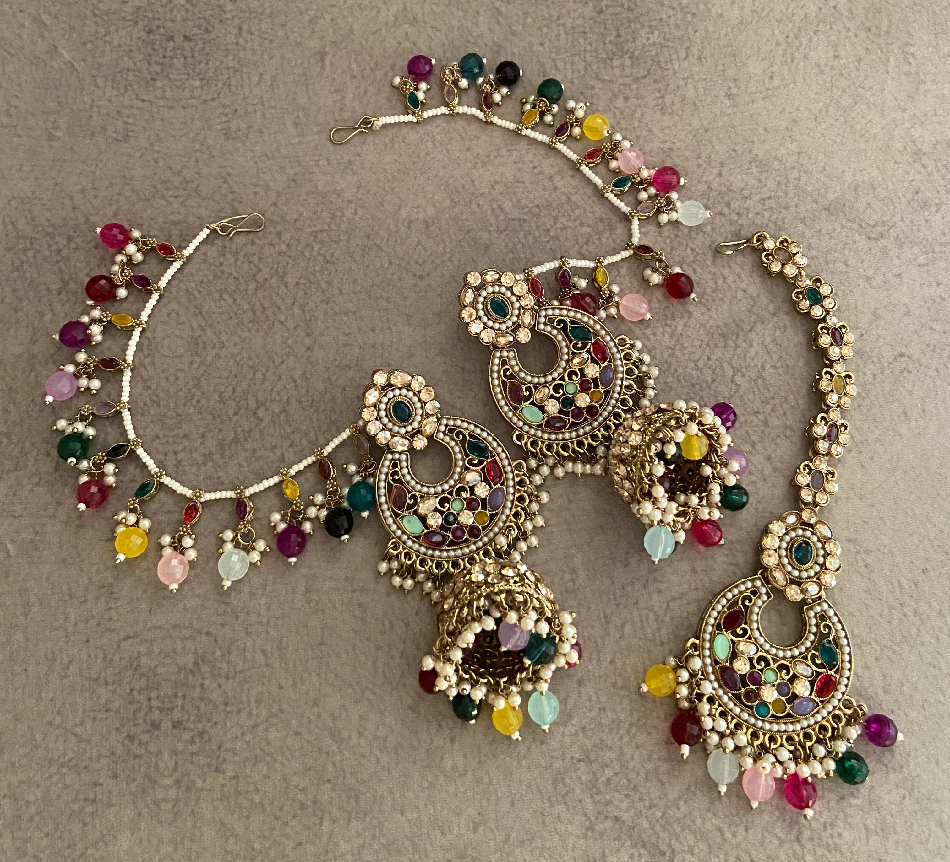 Multi Mang Tikka With Long Earrings & Detachable Earchain