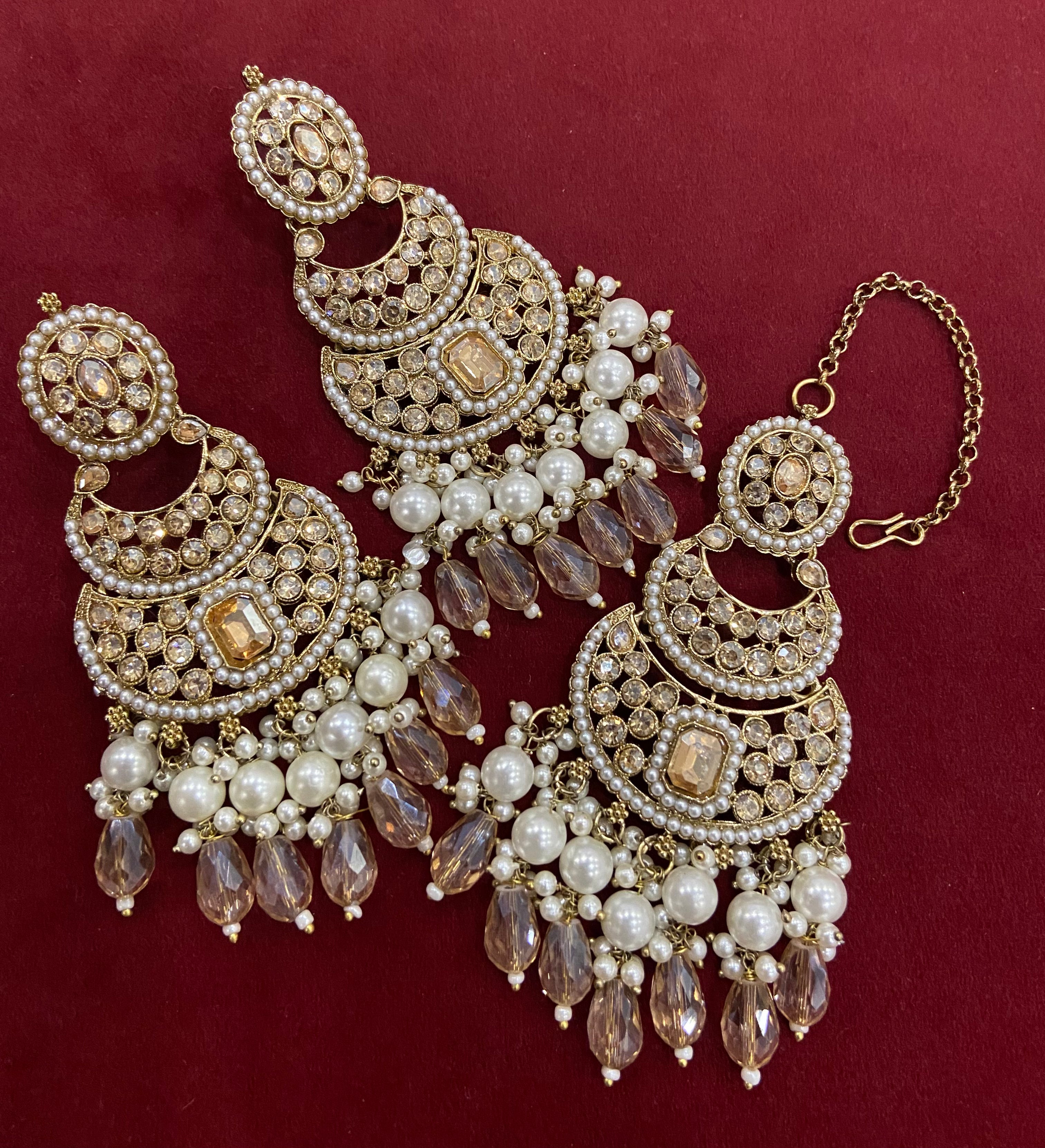 Madhu Mang Tikka With Earrings