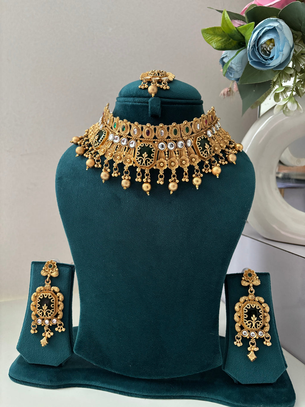 Gold Look Like Set With Mang Tikka & Earrings In Green Touch