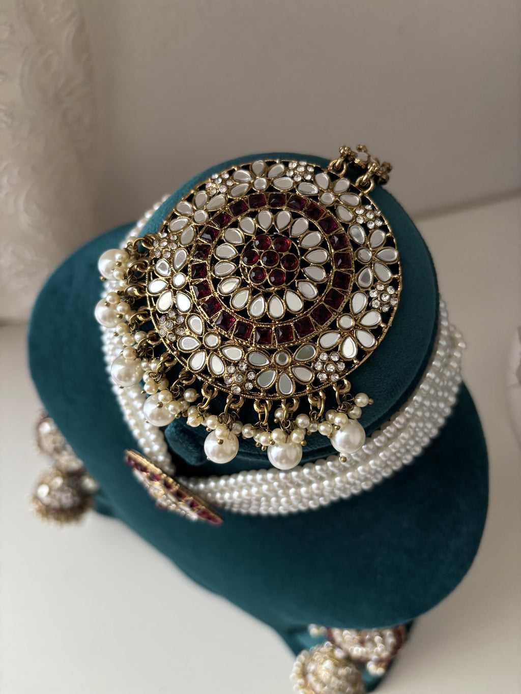 Classy Mirror Touch Choker Mang Tikka & Jhumkas ( Maroon)