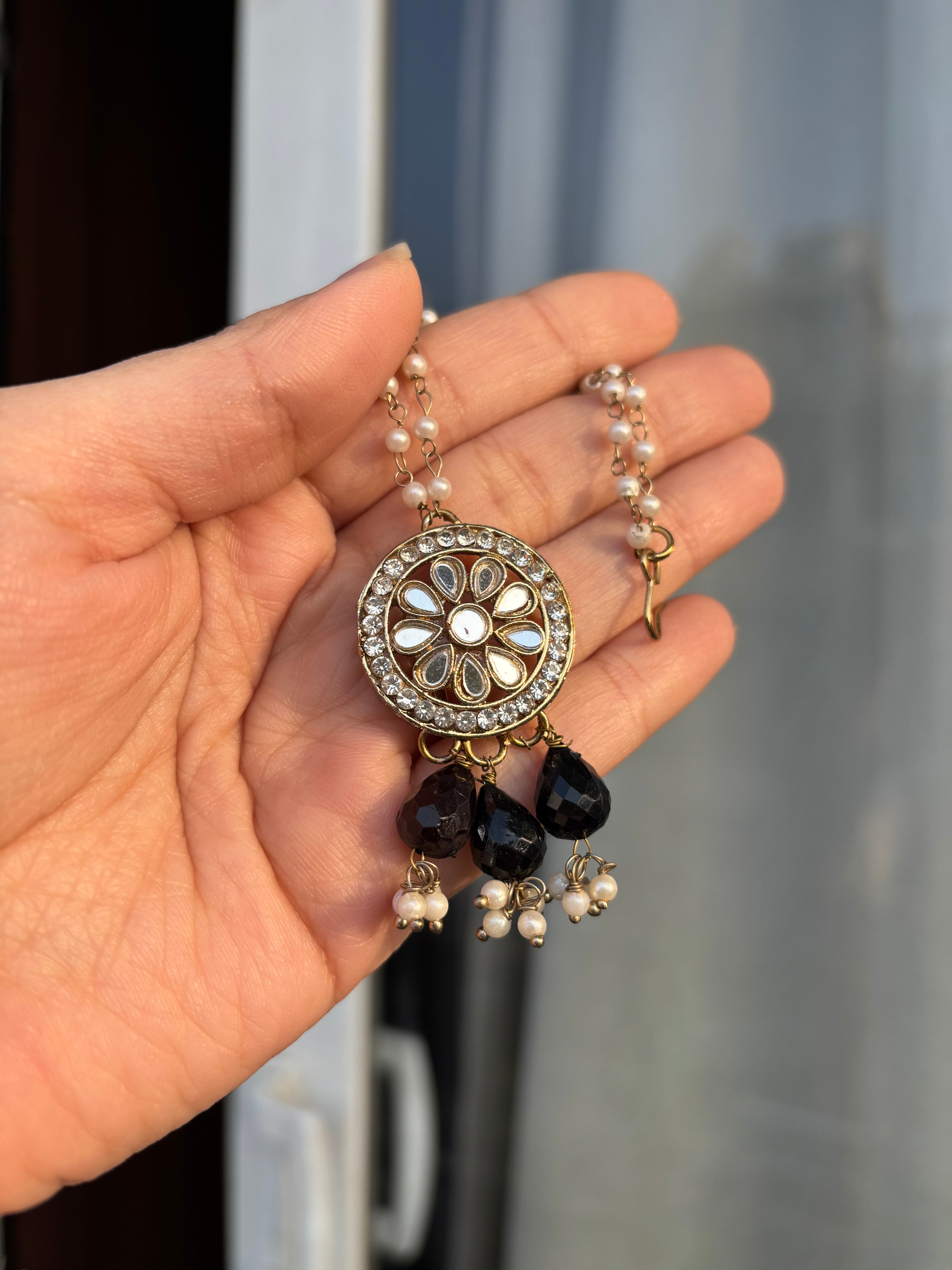 Round Mirror Cut Mang Tikka With Jhumkas & Side Layers ( Black )