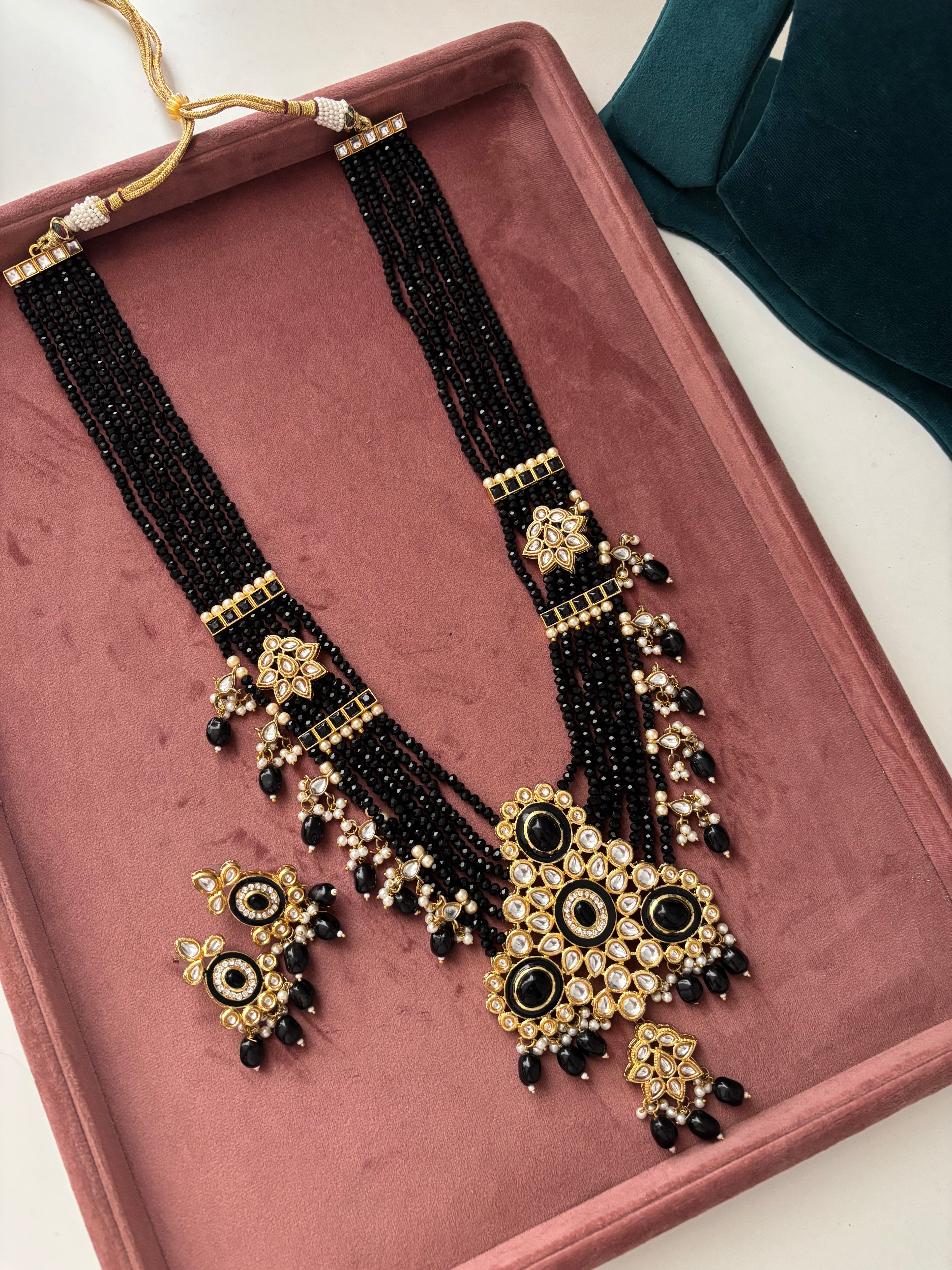 High Quality Designer Long Kundan Haar With Earrings (Black)