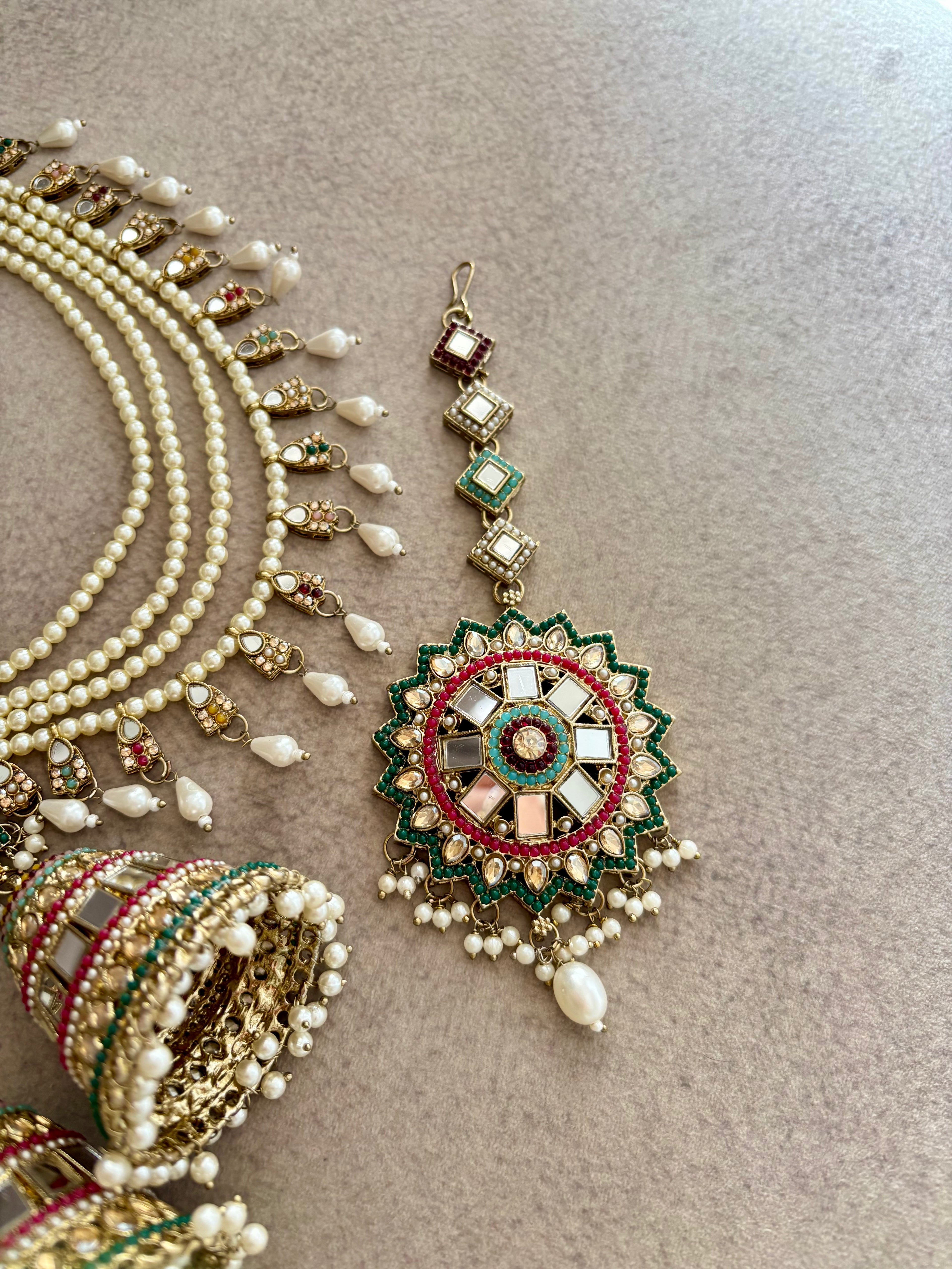 Multi Pakistani Inspired Mang Tikka with Jhumkas & Earchain