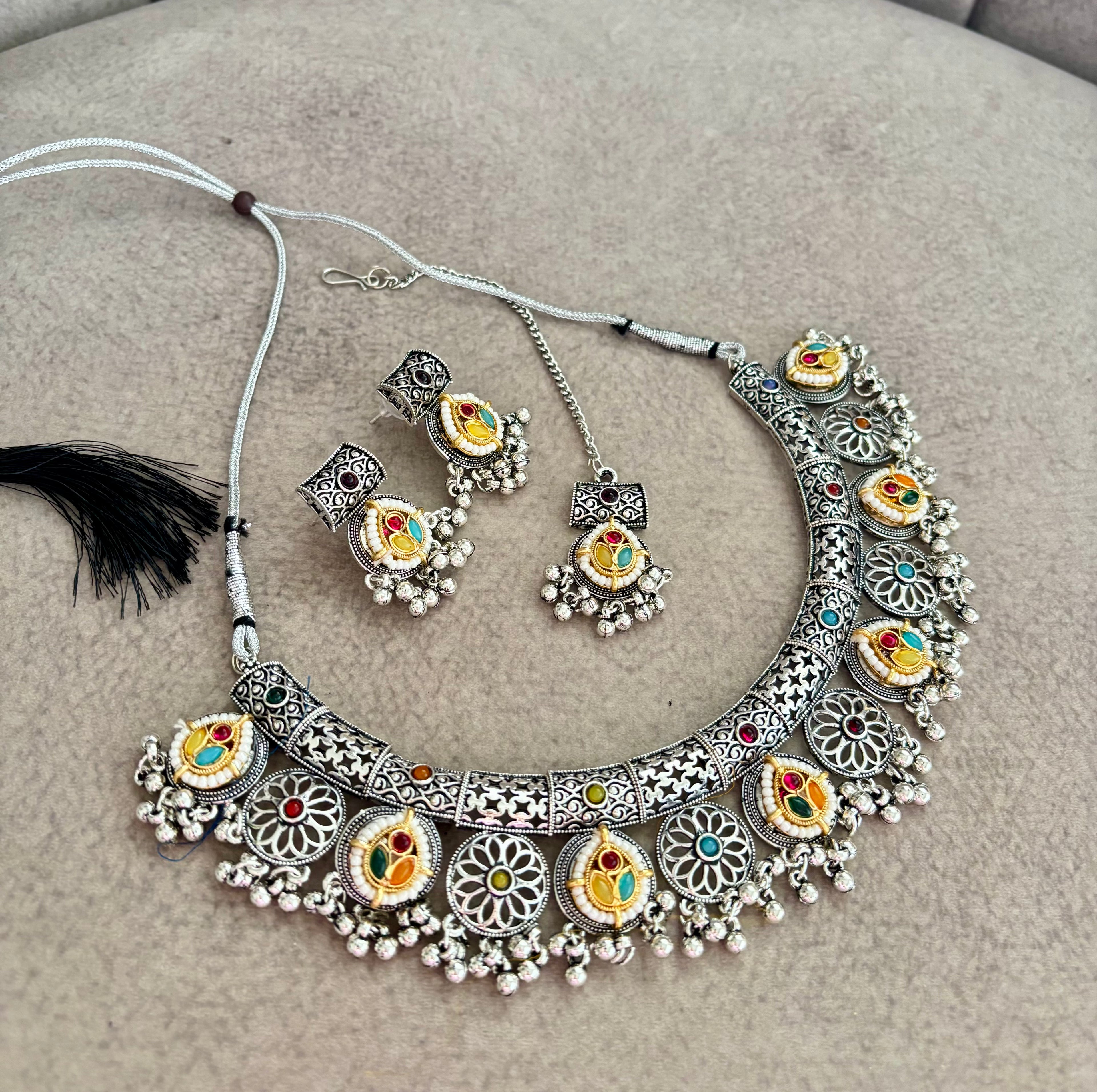 Silver & Kundan Touch Necklace With Mang Tikka & Stud Earrings