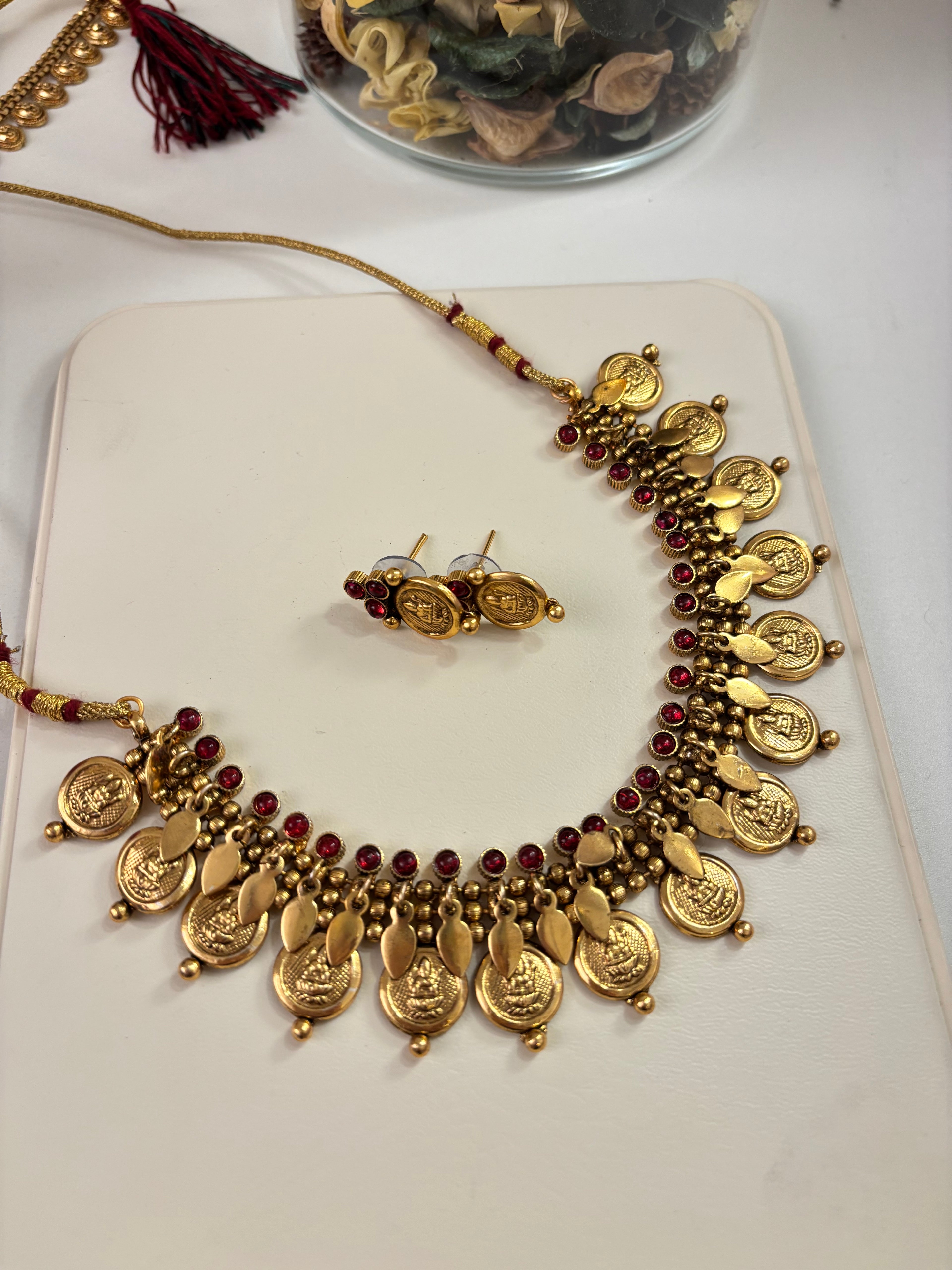 Antique Gold Look Like Ginny Necklace With Earrings (Ruby)