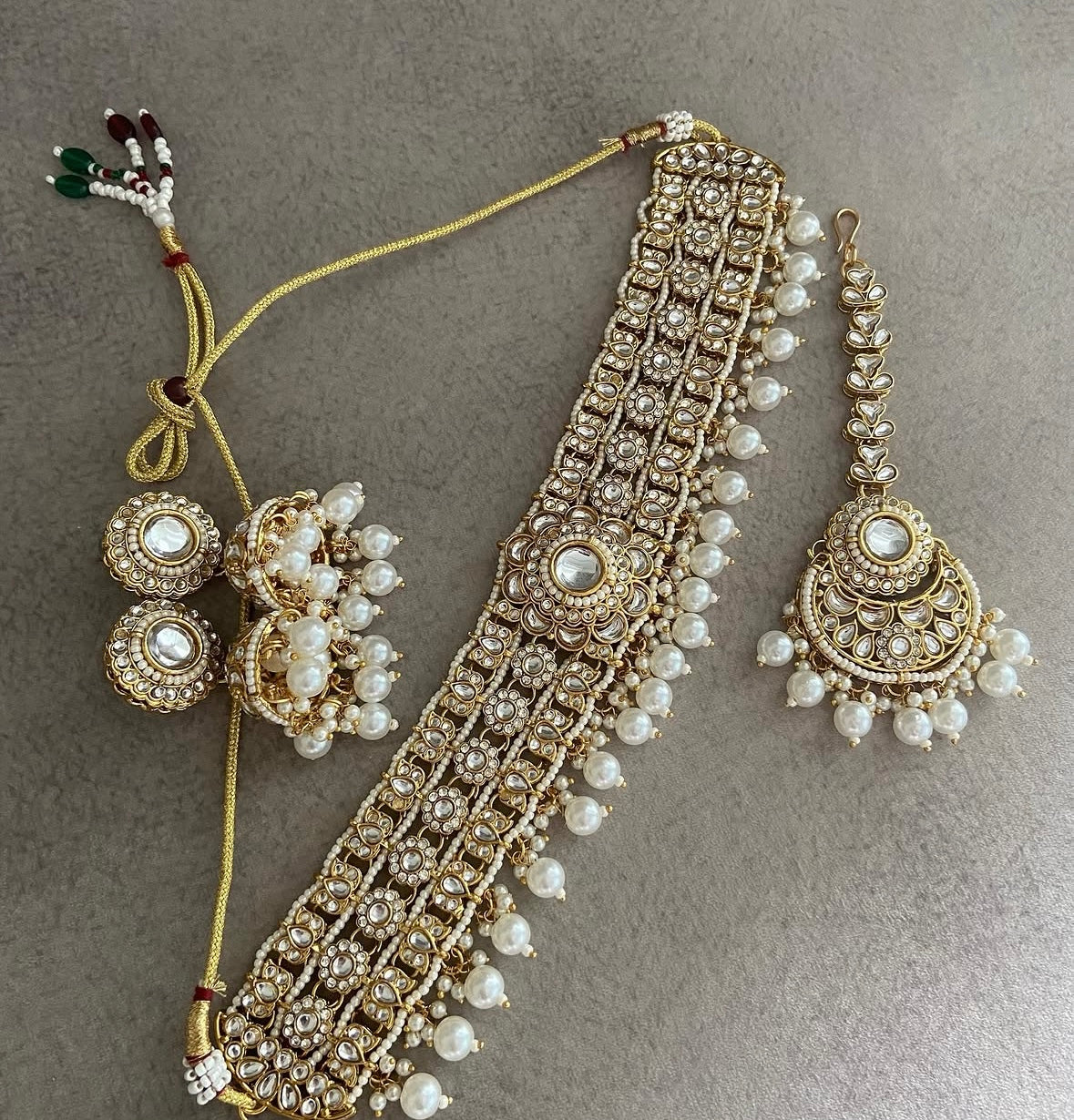 Classy Kundan Choker Set With Mang Tikka & Jhumkas