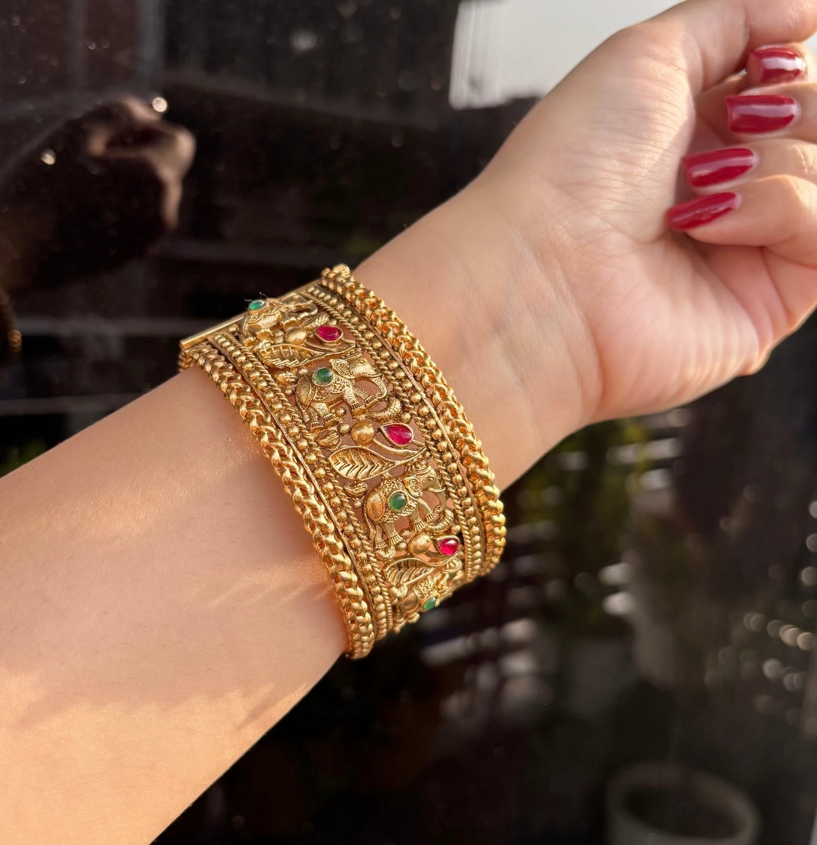 The Royal Elegant Rajwadi Kade In Screw Touch