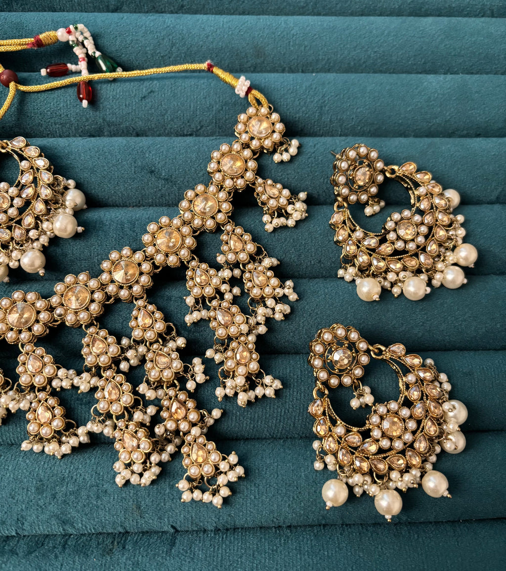 Flower Layer Necklace With Mang Tikka & Chandbali