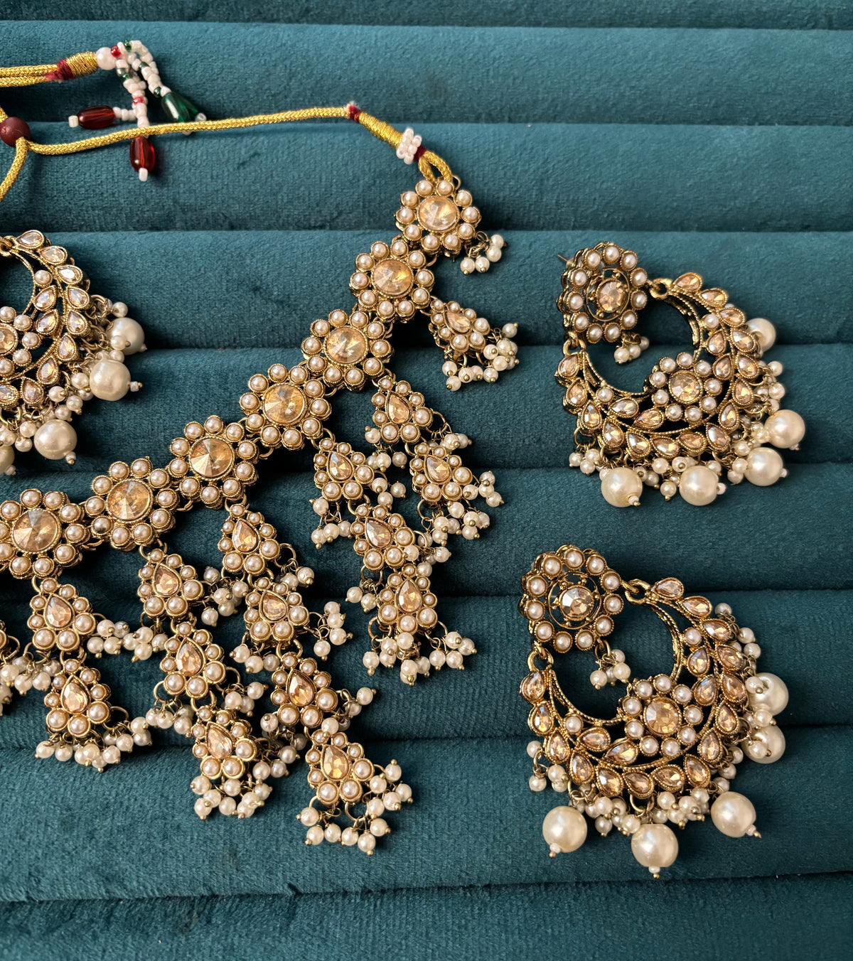 Flower Layer Necklace With Mang Tikka & Chandbali