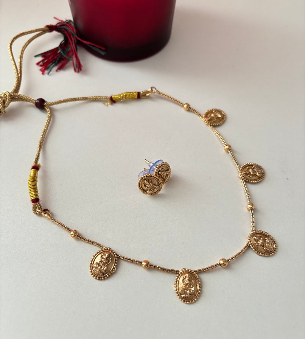 Laxmi Gold Look Sleek Necklace With Stud