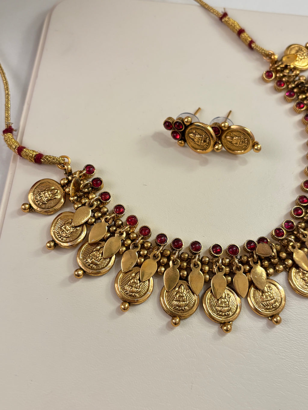 Antique Gold Look Like Ginny Necklace With Earrings (Ruby)