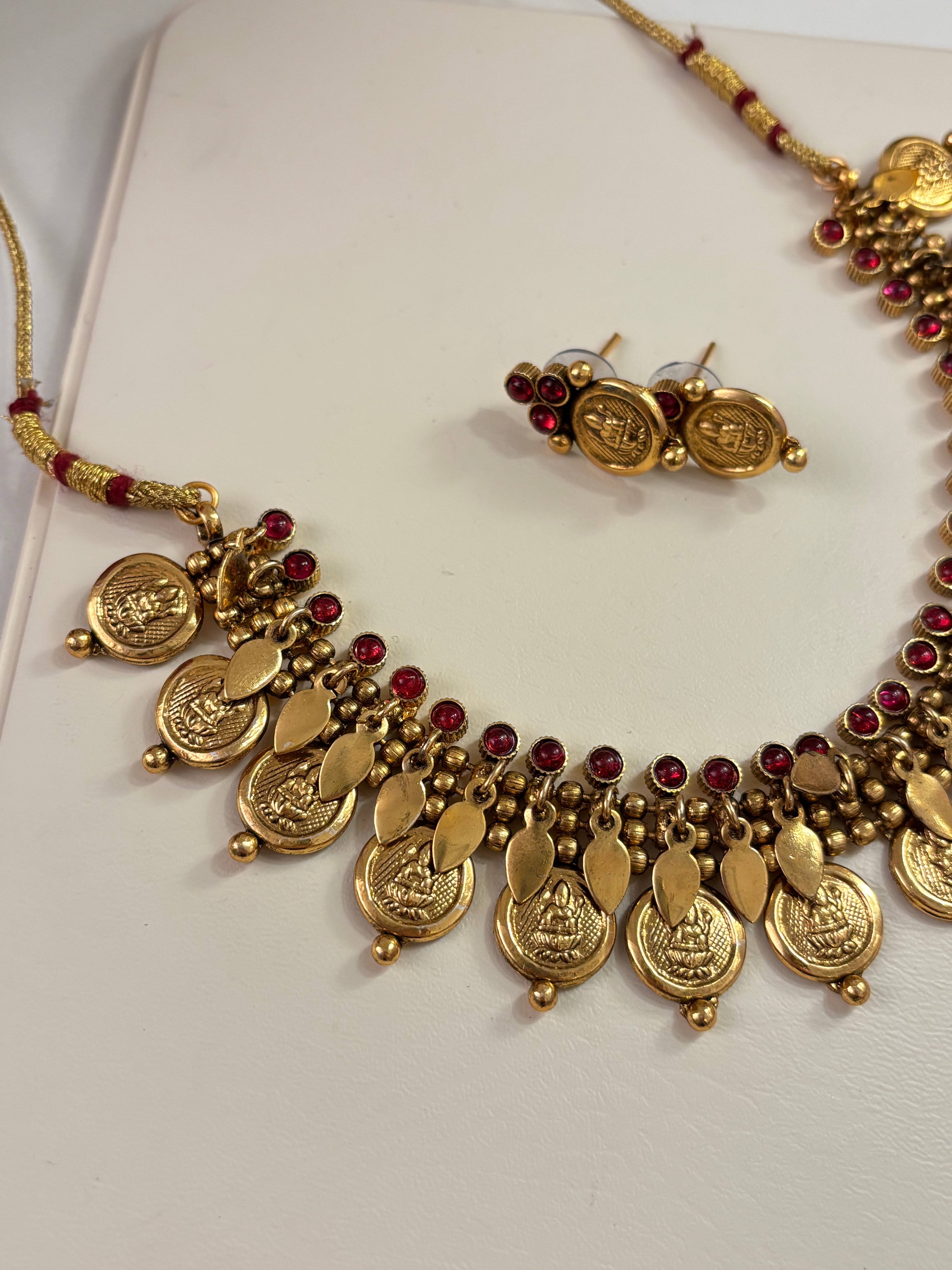 Antique Gold Look Like Ginny Necklace With Earrings (Ruby)