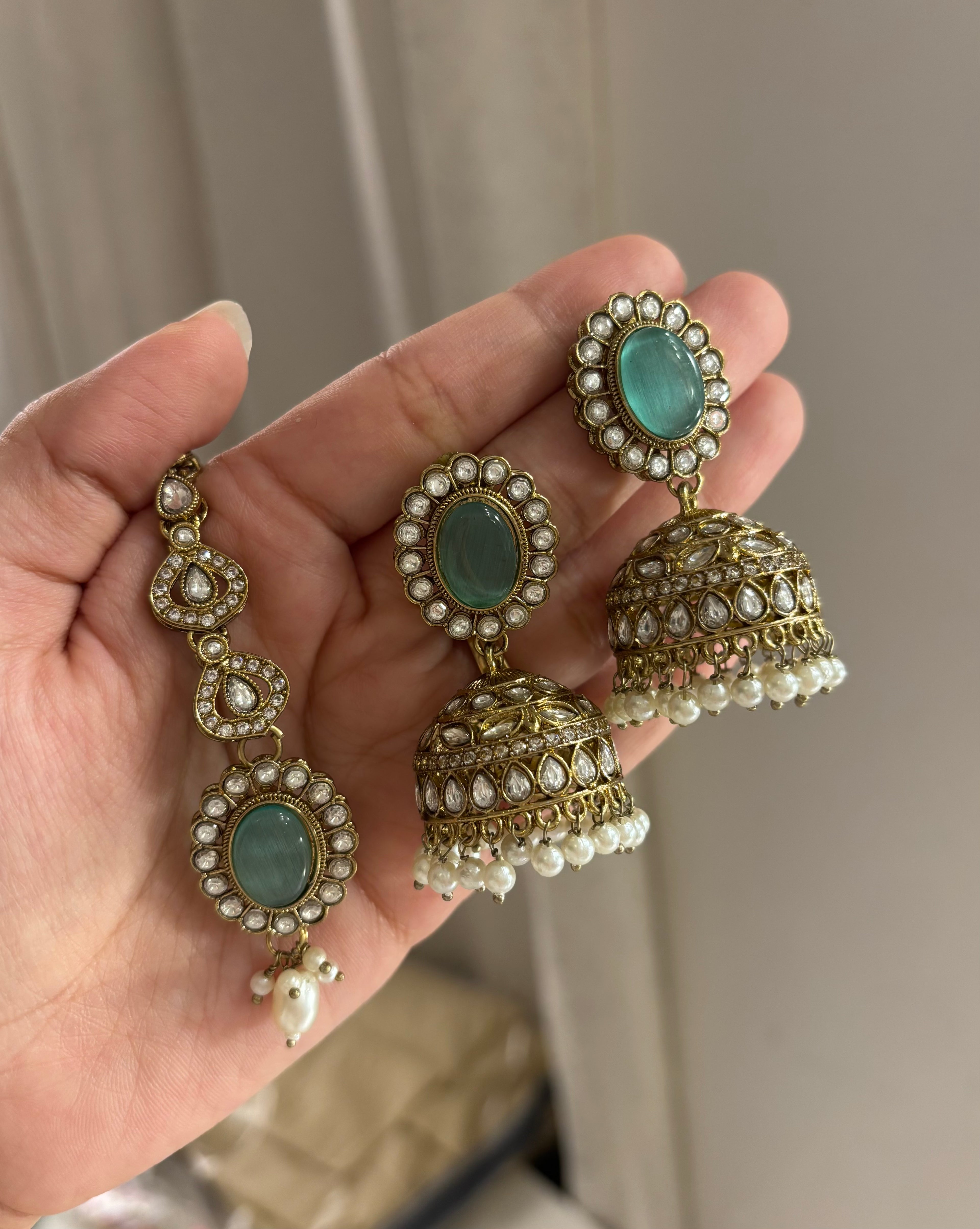 Premium Choker Choker Set With Mang Tikka & Jhumkas Moissanite Work (Pink/Mint)