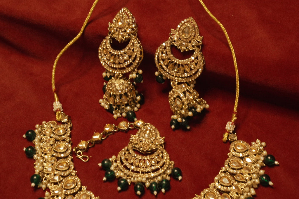 Green Pakistani Style Sleek Necklace With Mang Tikka & Long Earrings