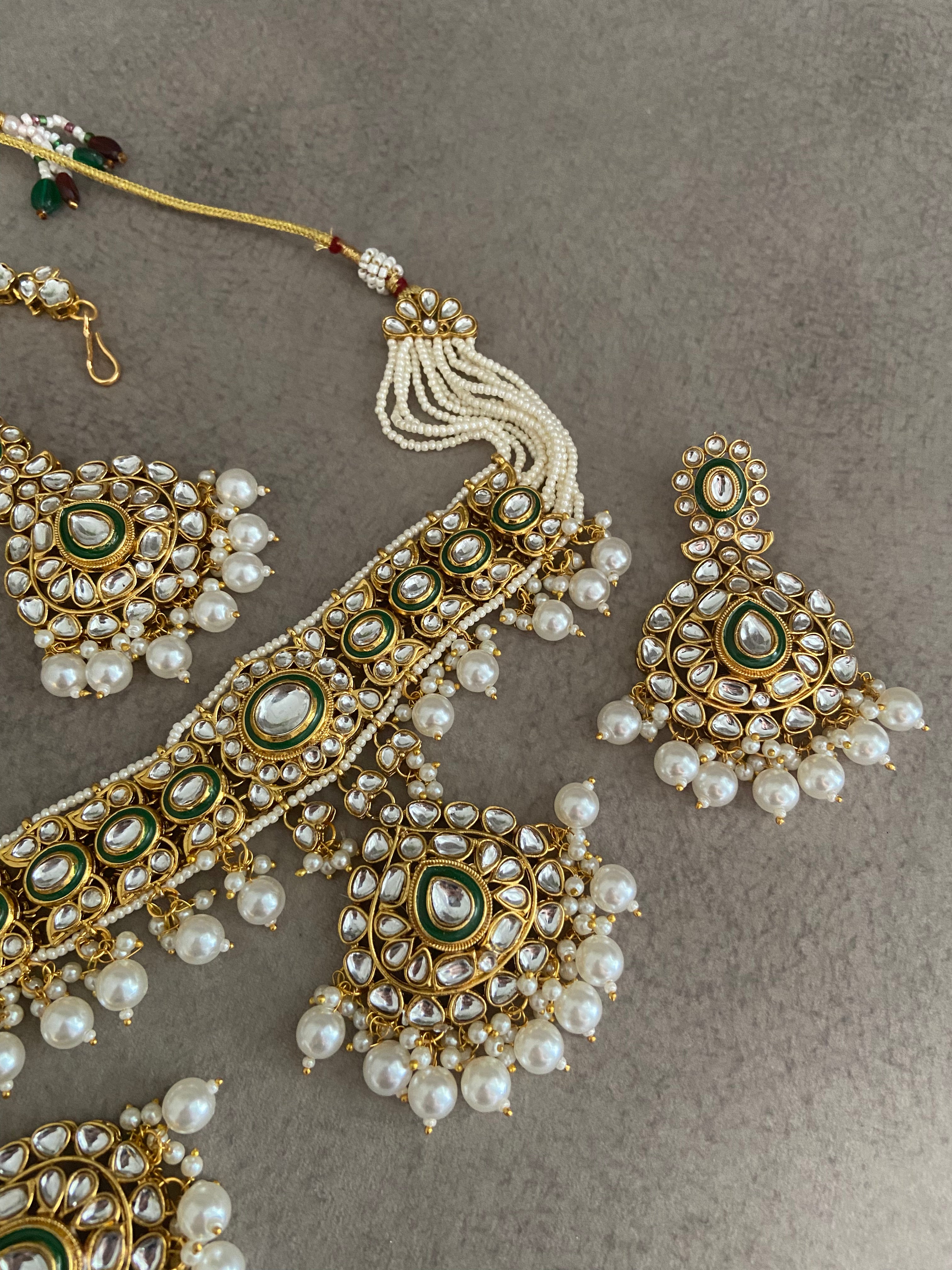Loveleen Choker Set with Maang Tikka & Earrings