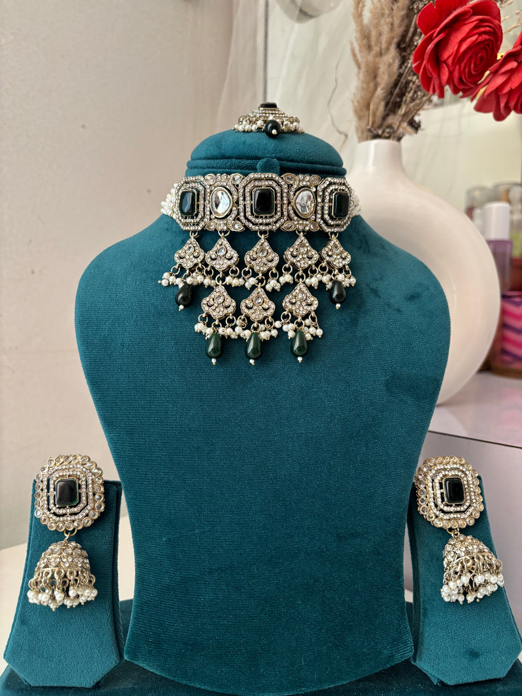 Zoya Layer Necklace With Mang Tikka & Jhumkas (Emerald)