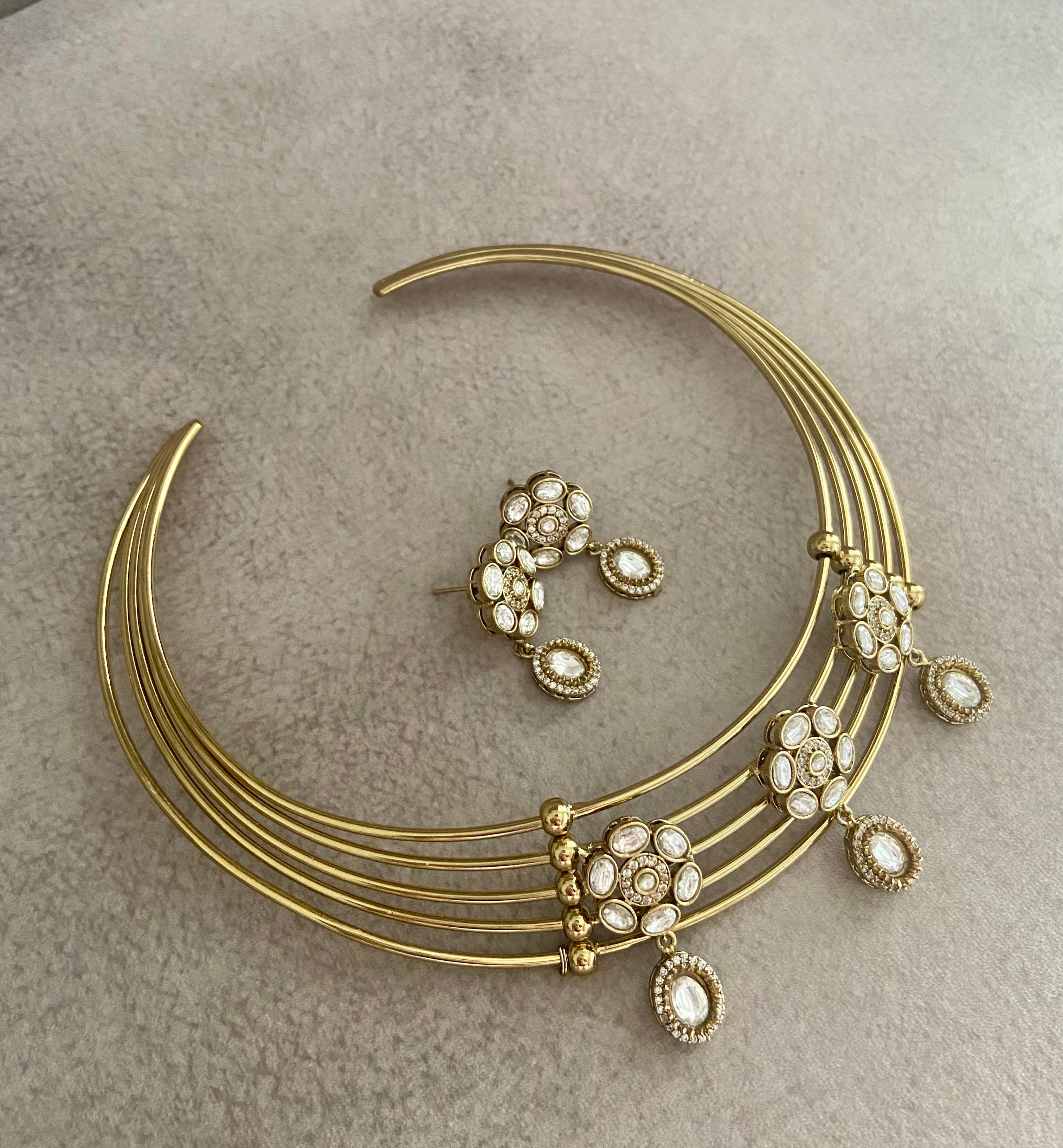 Brass Hasli With Earrings