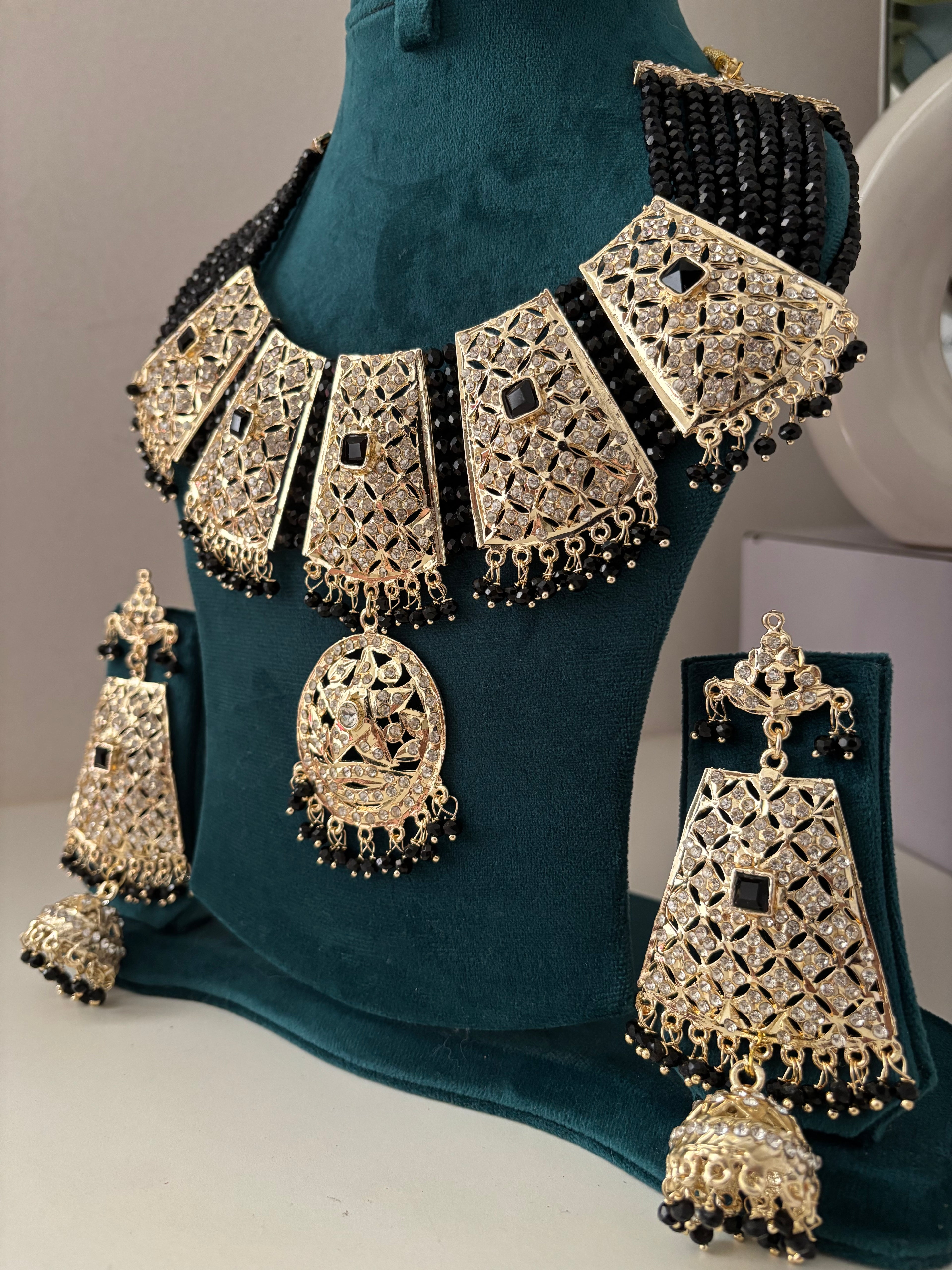 Royal Black Jadau Heavy Look Necklace With Mang Tikka & Long Earrings