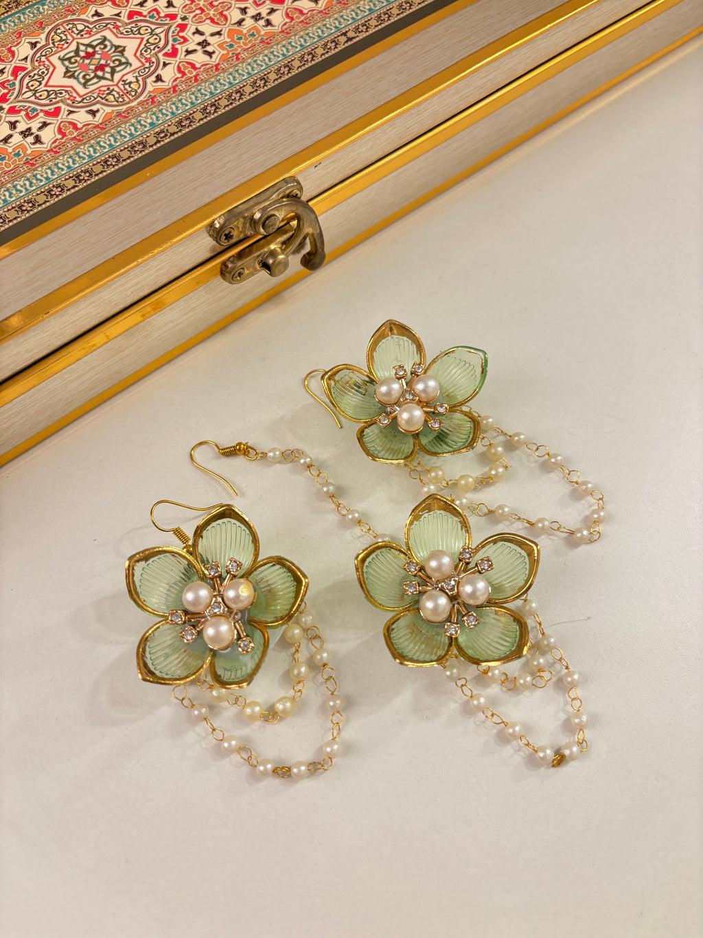 Flower Petal Floral Necklace With Mang Tikka & Earrings (Mint)
