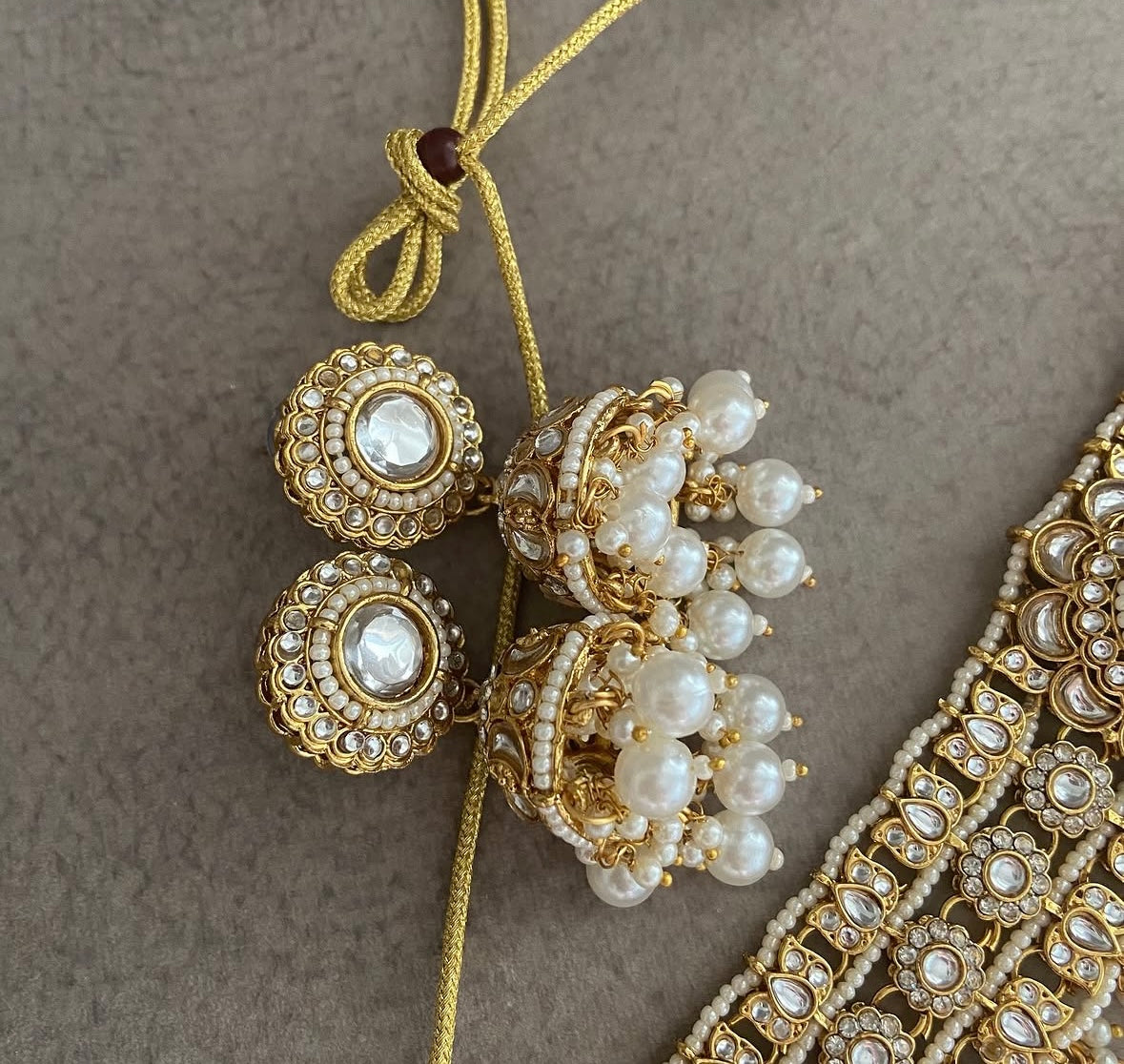 Classy Kundan Choker Set With Mang Tikka & Jhumkas