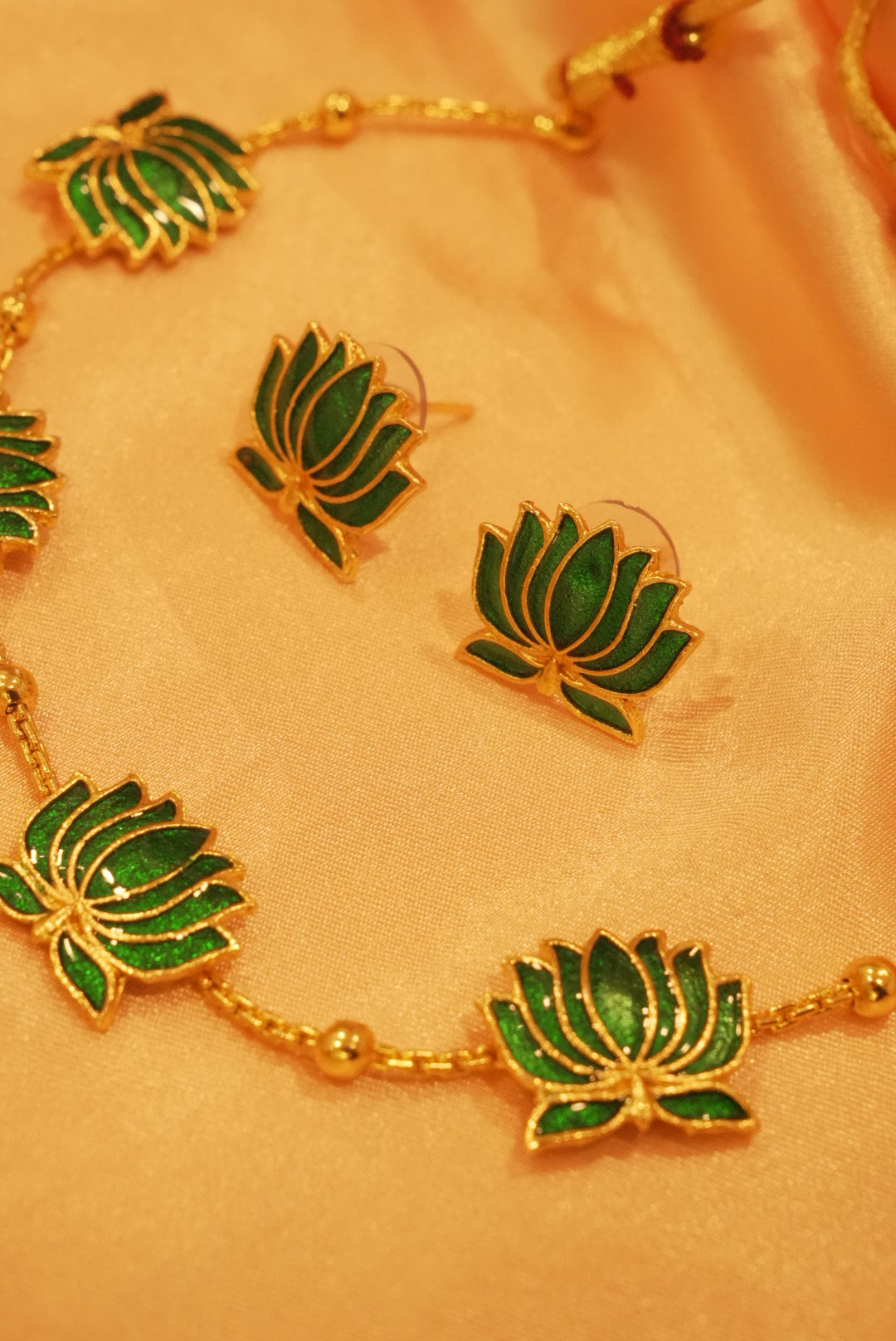 Green Lotus Set With Stud