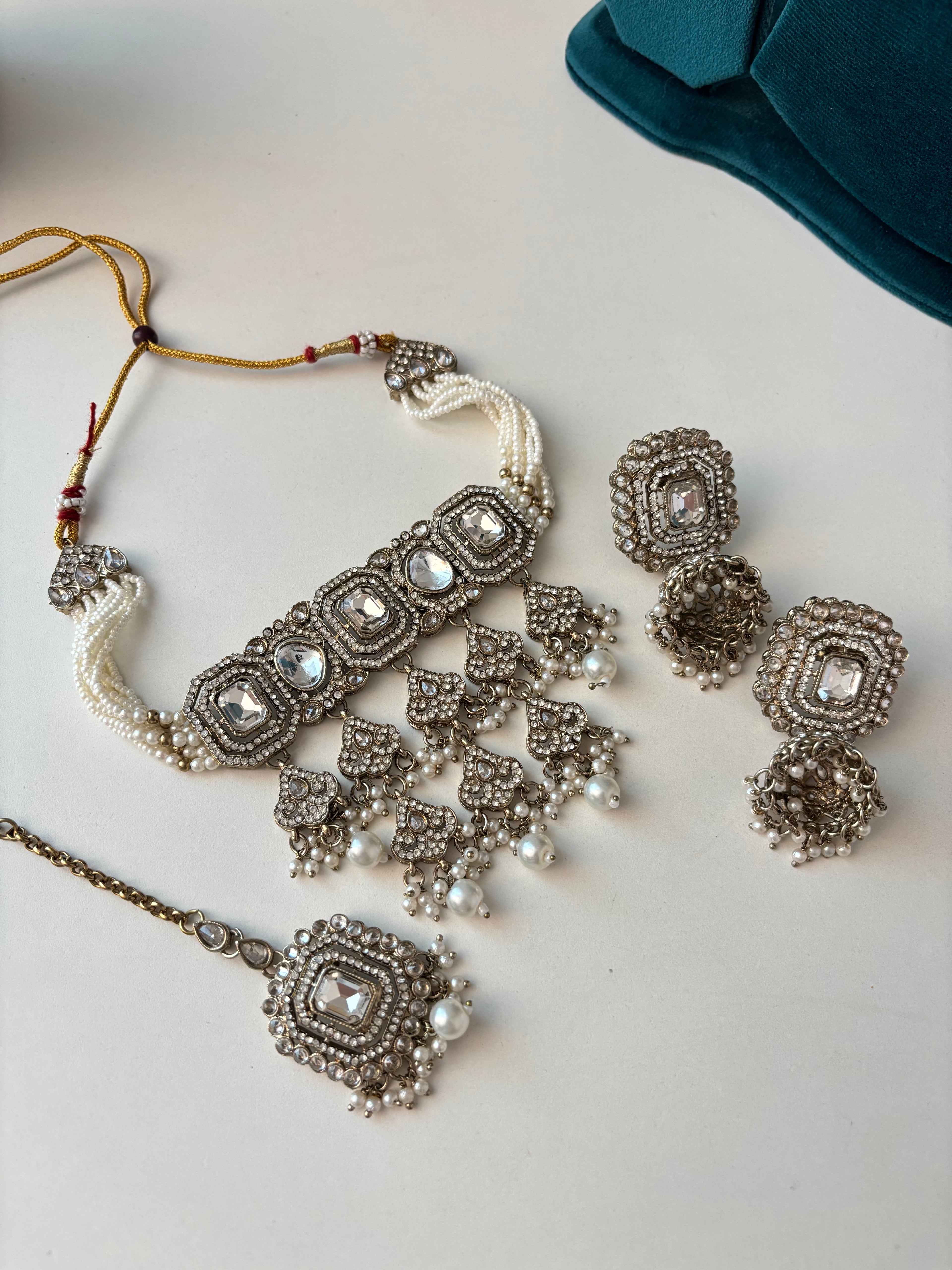 Zoya Layer Necklace With Mang Tikka & Jhumkas