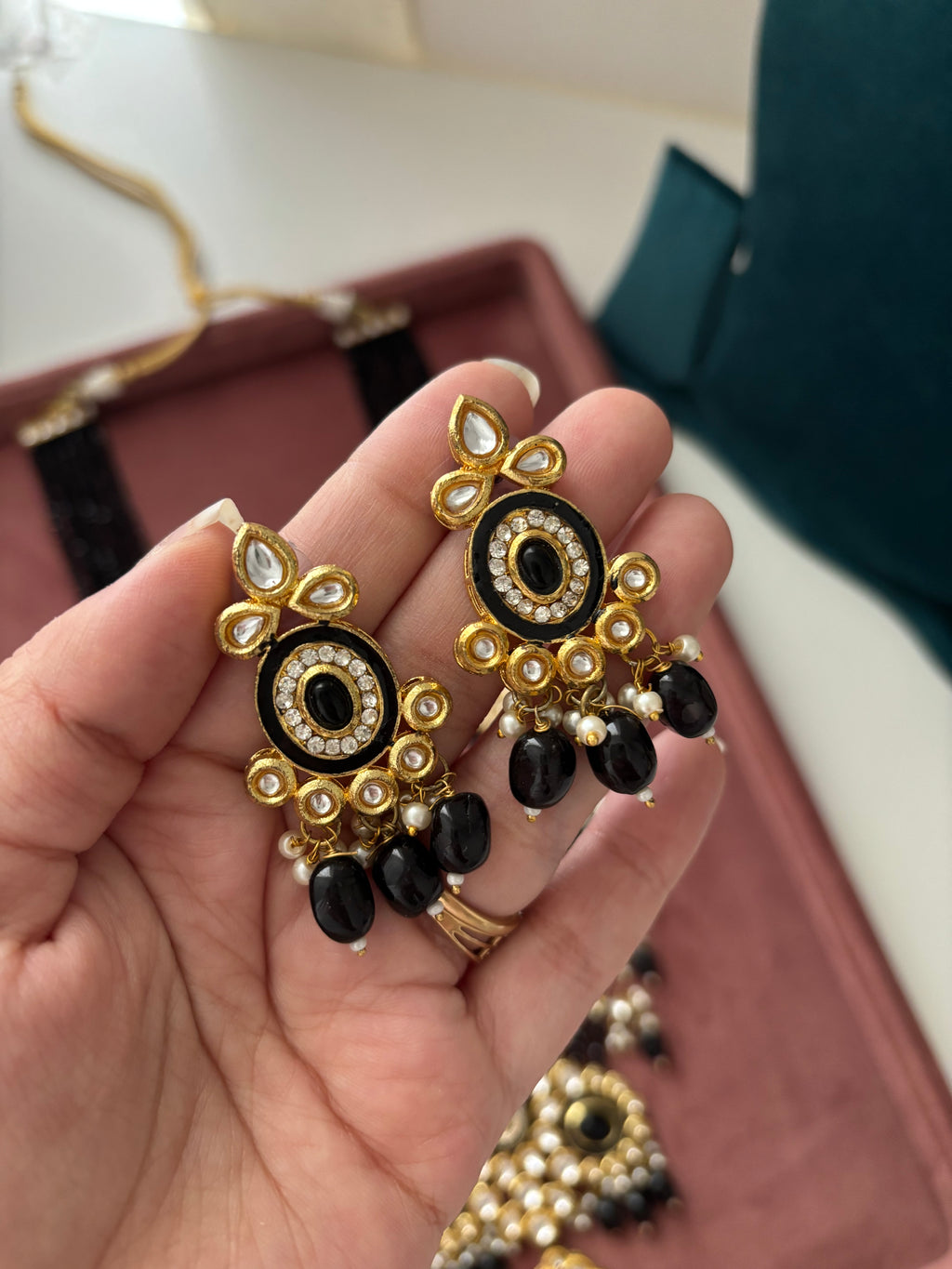 High Quality Designer Long Kundan Haar With Earrings (Black)