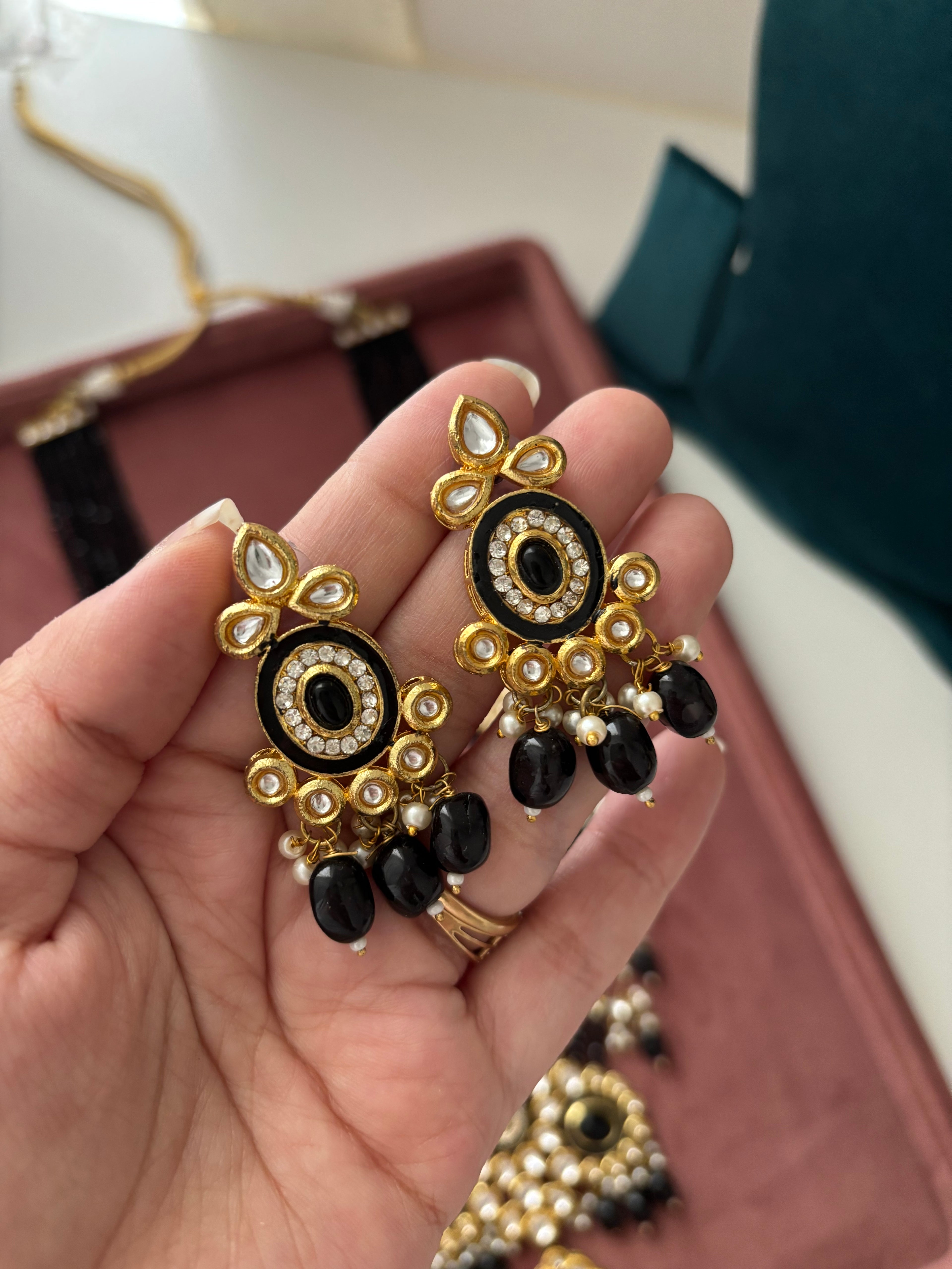 High Quality Designer Long Kundan Haar With Earrings (Black)