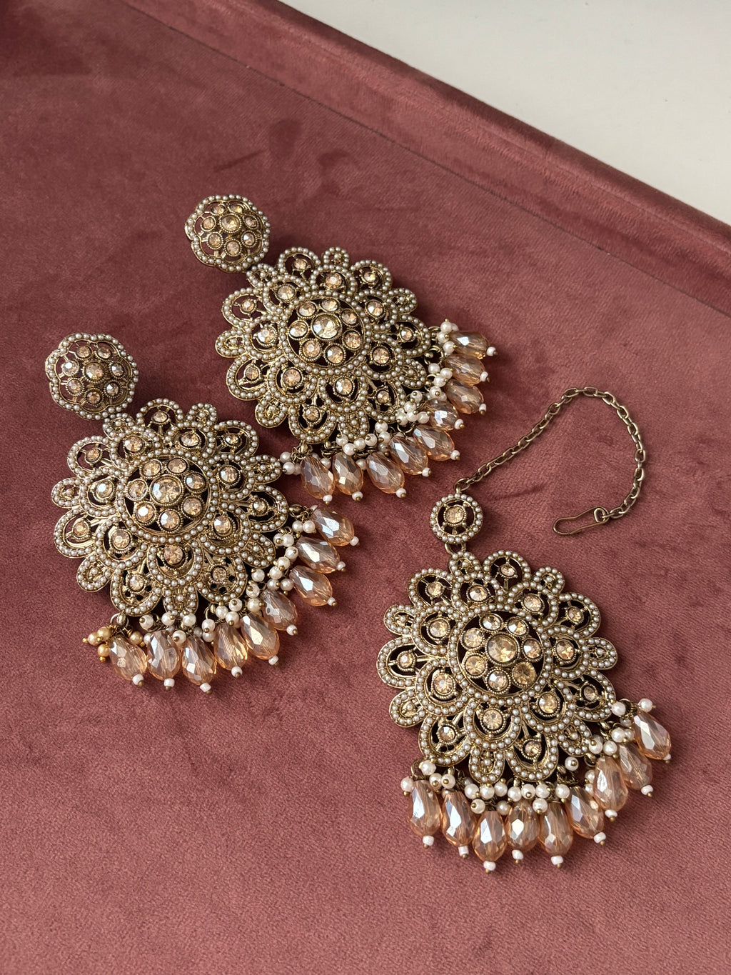 Premium Designer Oversized Mang Tikka With Earrings (Flower)