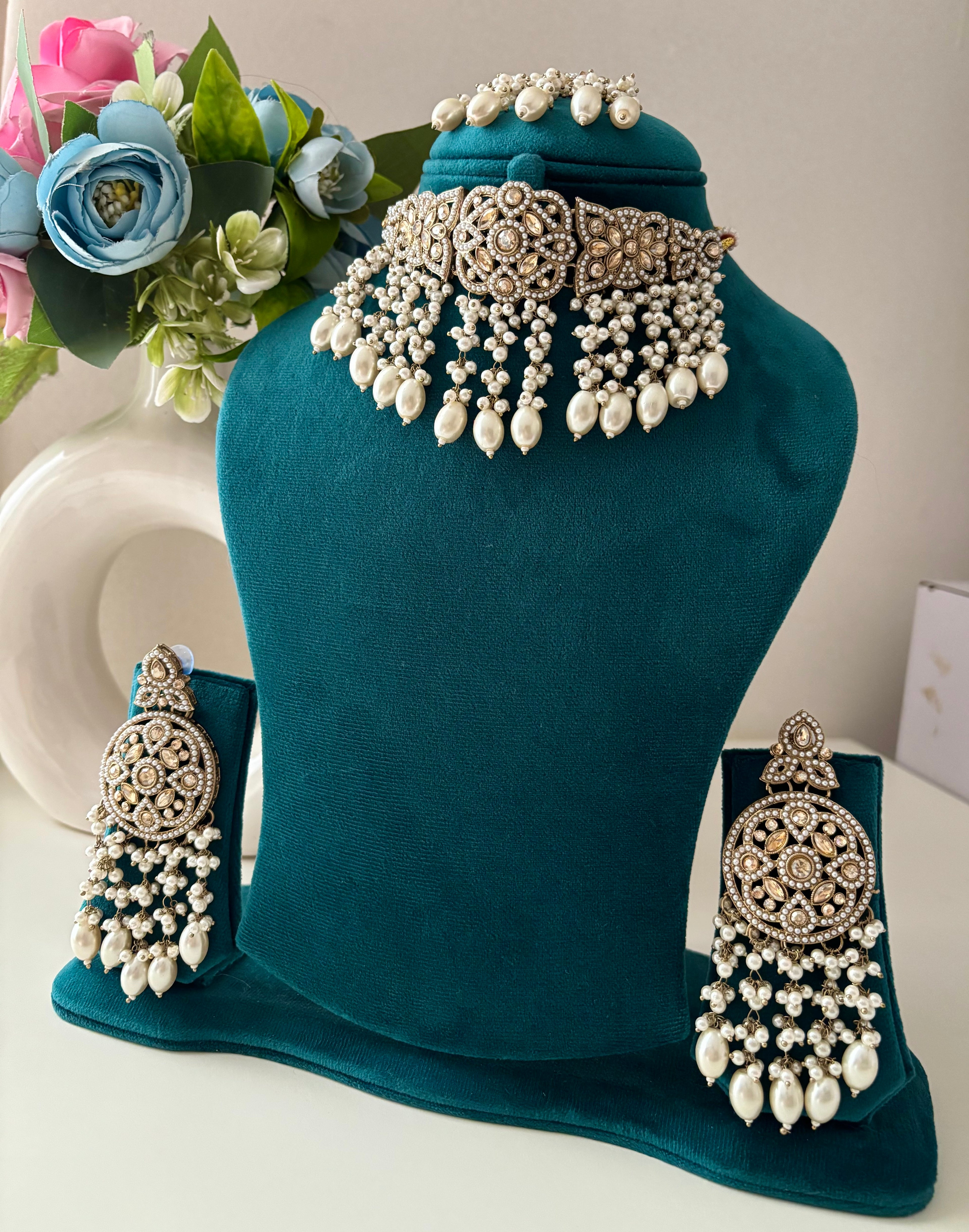 Jadau Choker Set With Layer Touch & Mang Tikka With Earrings