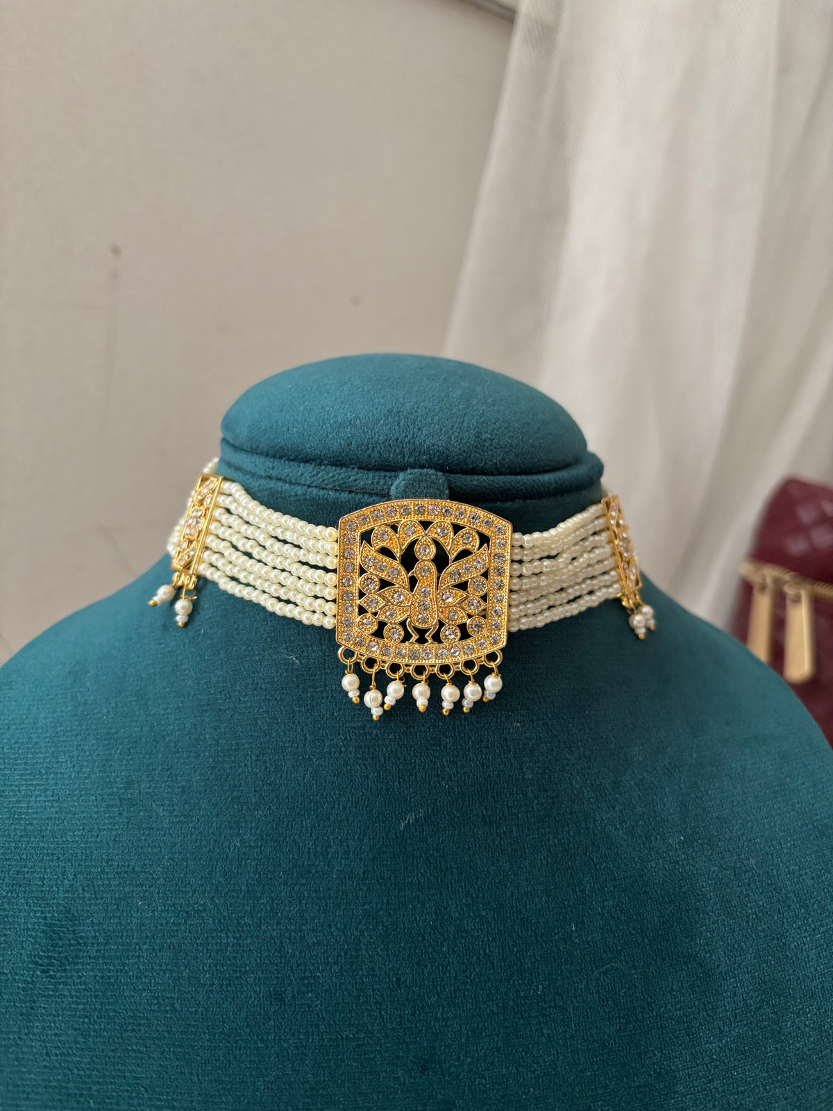Jadau Choker Set With Earrings (Ivory)