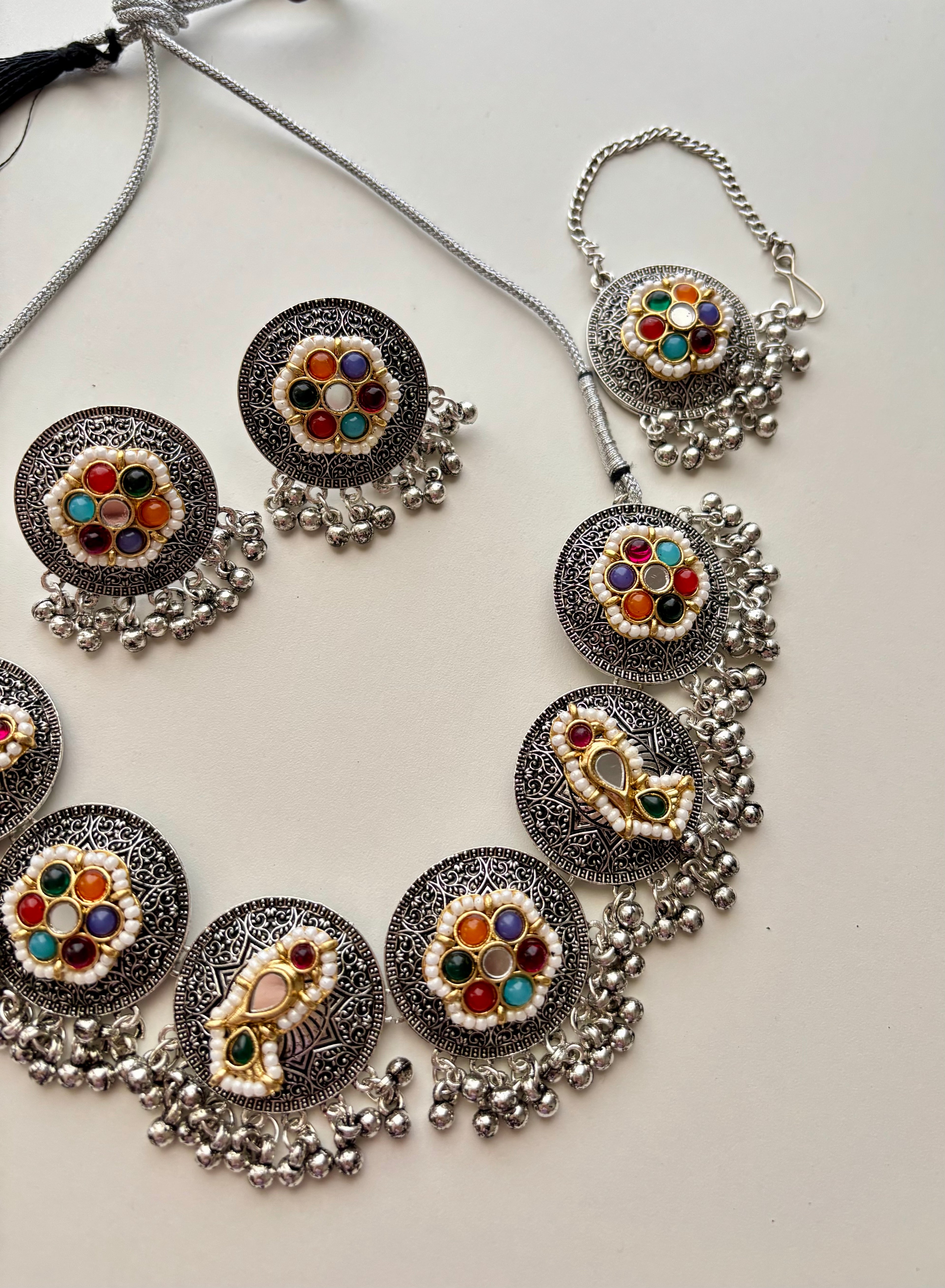 Meenakshi Premium Silver Choker With Mang Tikka & Stud Earrings In Pachi Touch