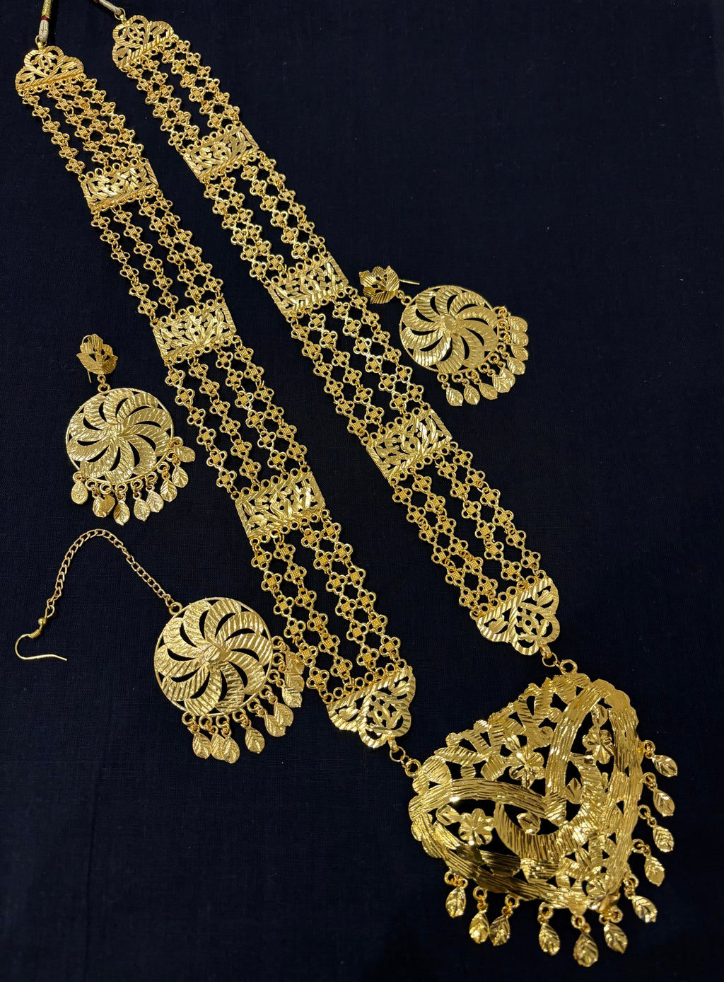 Gold Look Like Long Rani Haar With Mang Tikka & Earrings