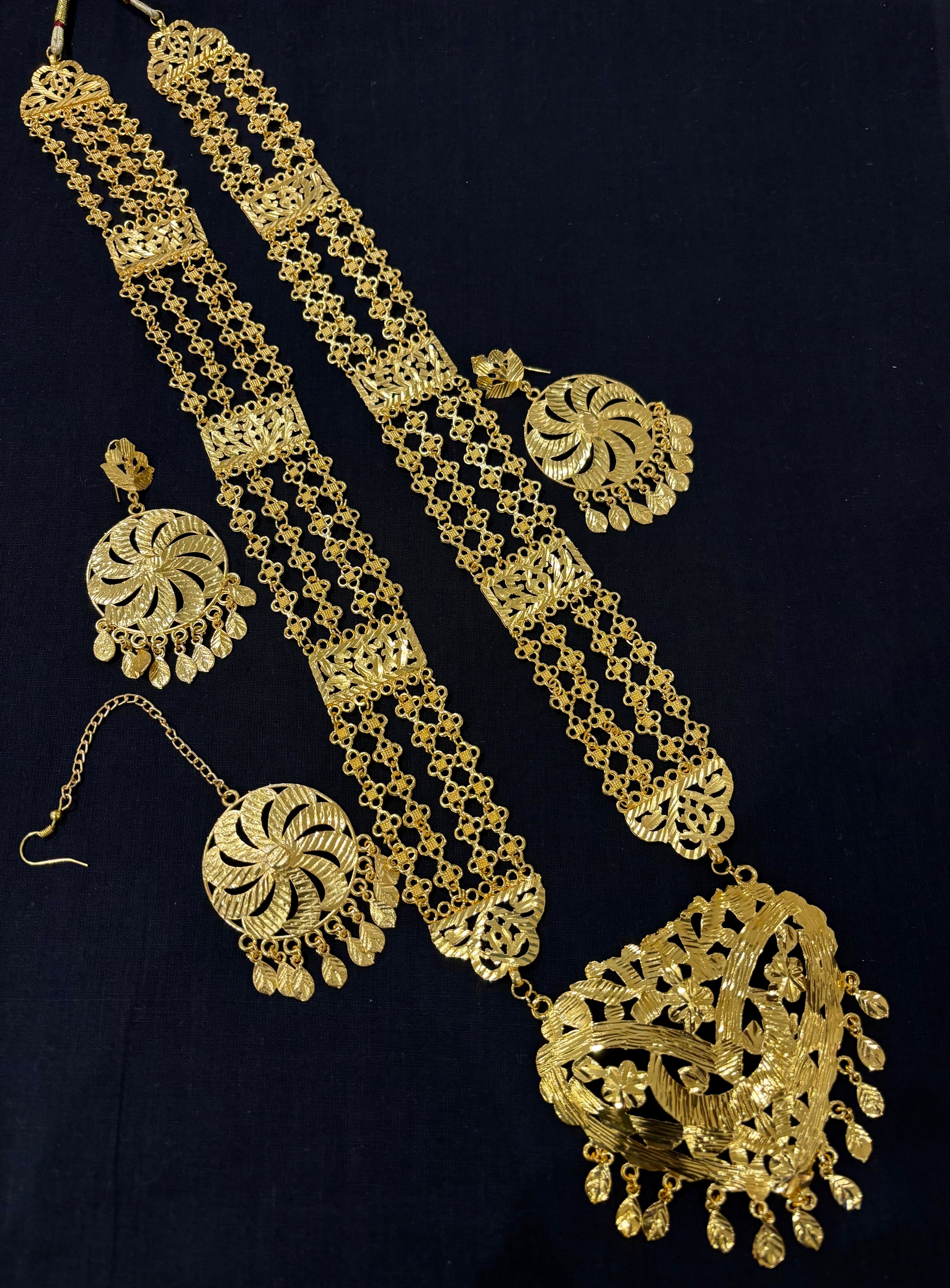 Gold Look Like Long Rani Haar With Mang Tikka & Earrings