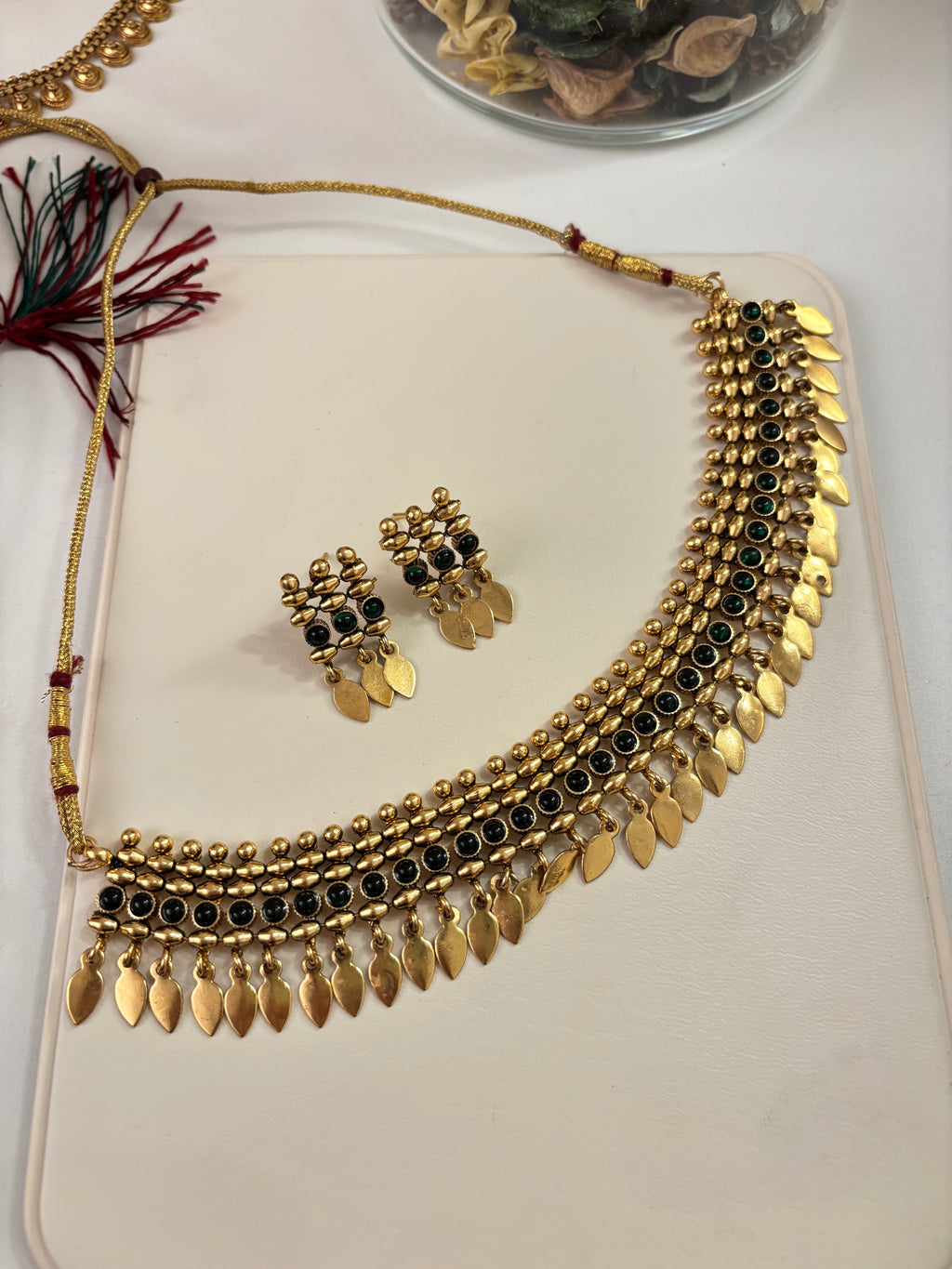 Antique Gold Look Like Necklace With Earrings (Green)