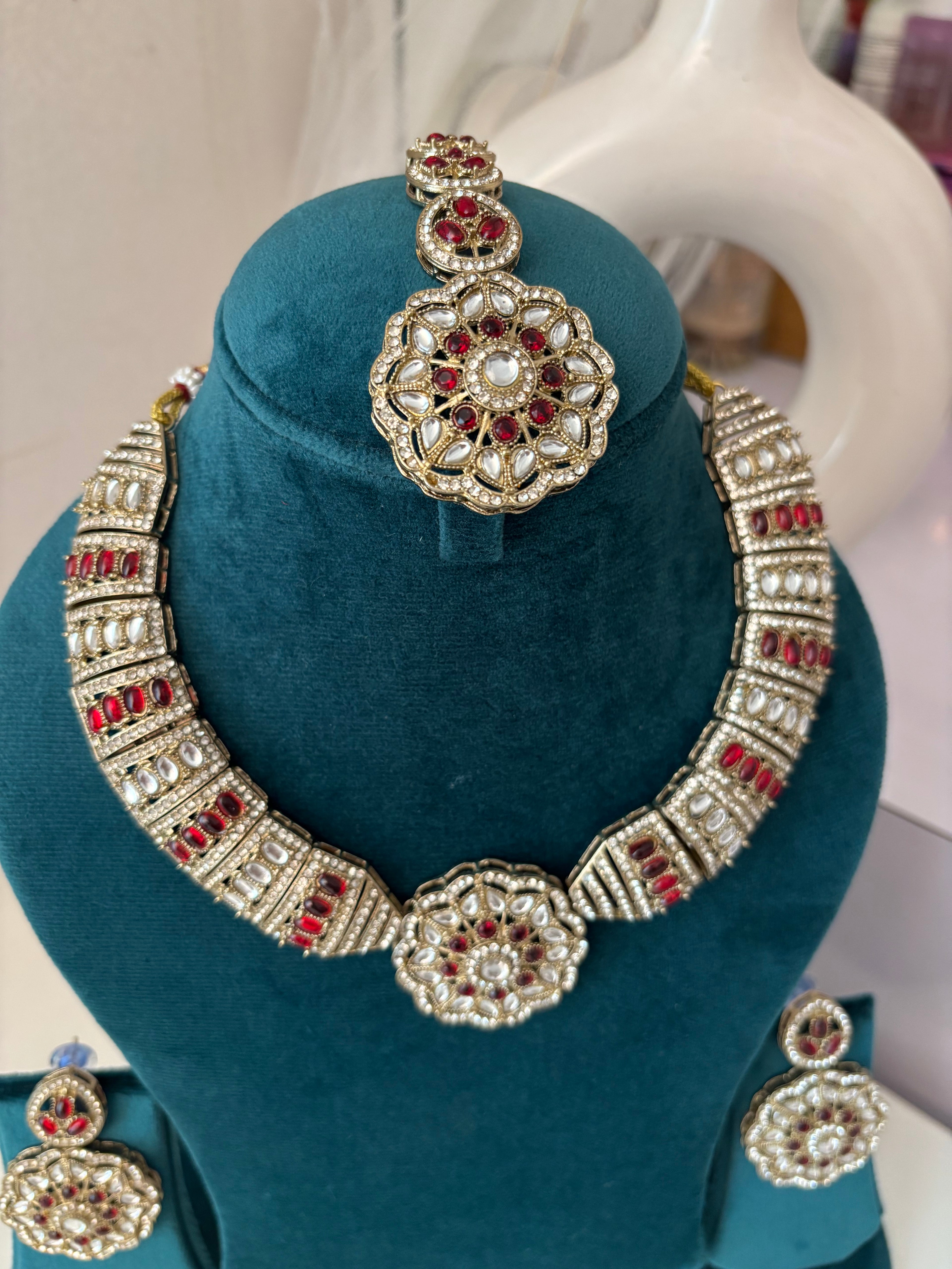 Royal Kundan Hasli Look Necklace With Mang Tikka & Earrings (Maroon)