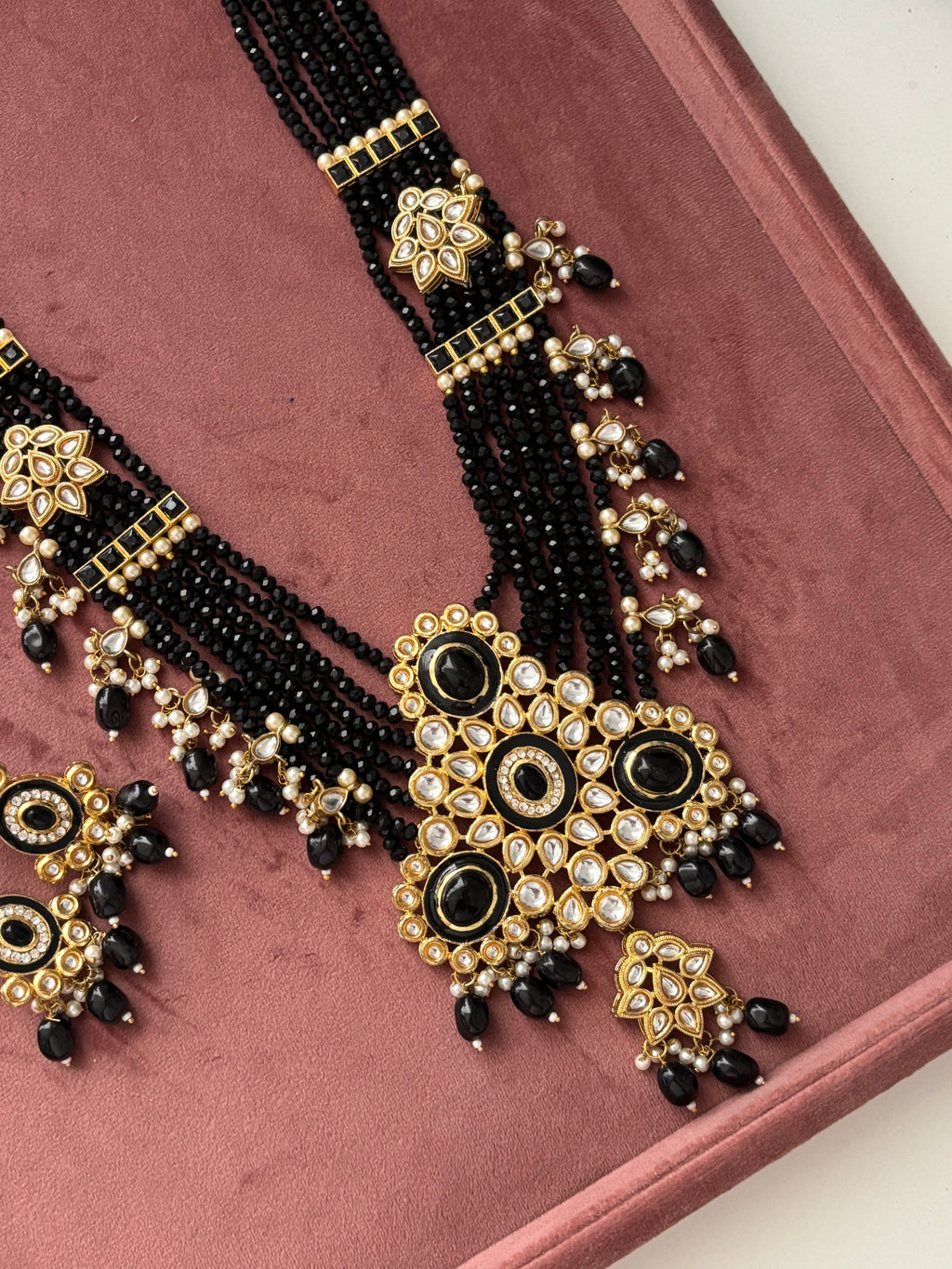 High Quality Designer Long Kundan Haar With Earrings (Black)