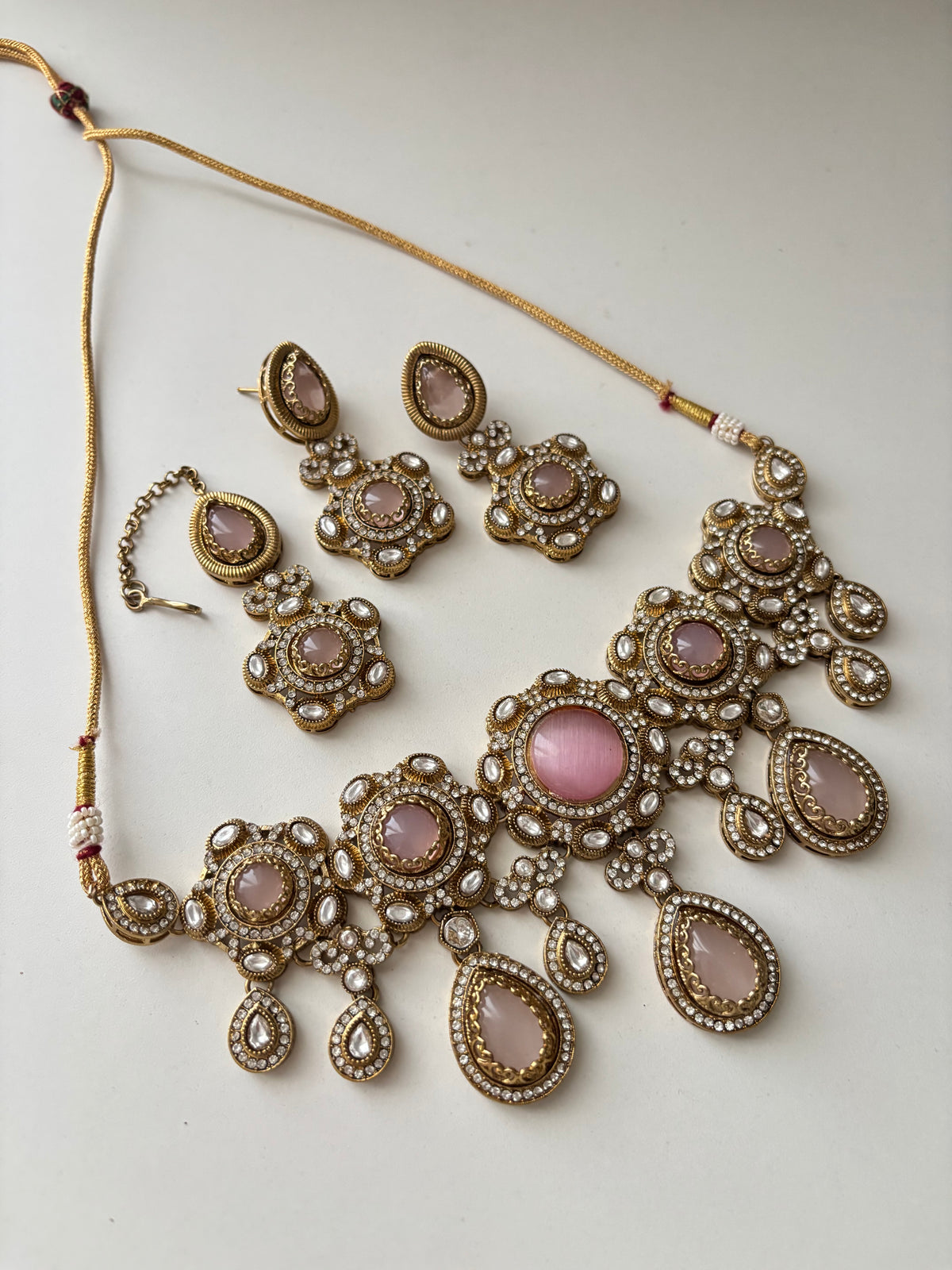 Princess Jasmine Turkish Choker Set With Mang Tikka & Earrings (Pink)