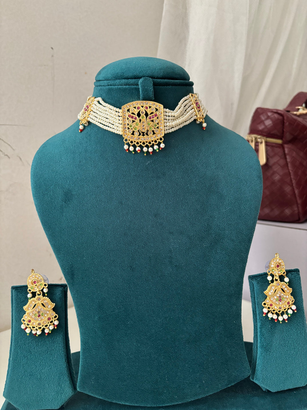 Jadau Choker Set With Earrings (Multi)