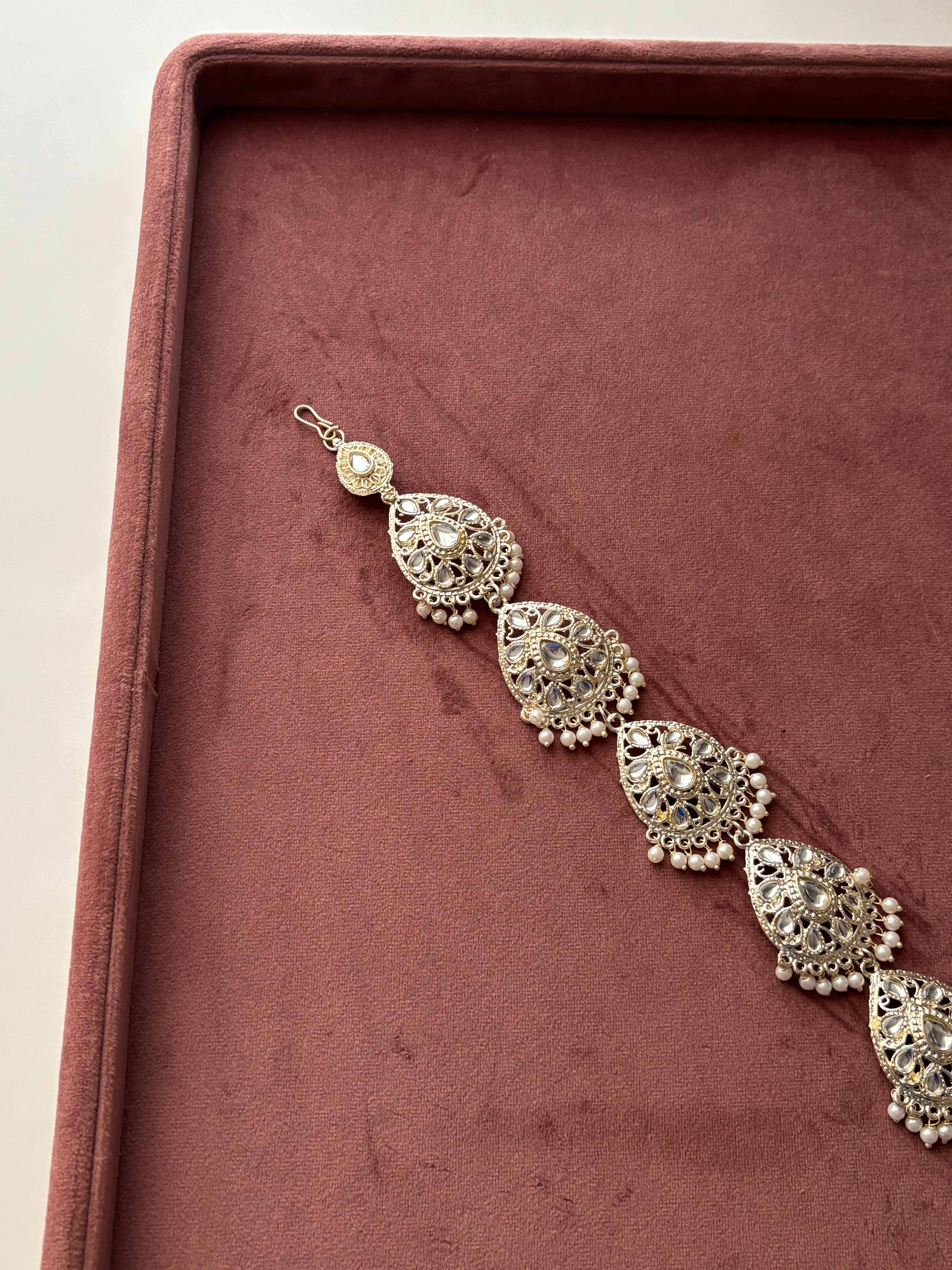 Almond Kundan Parandi