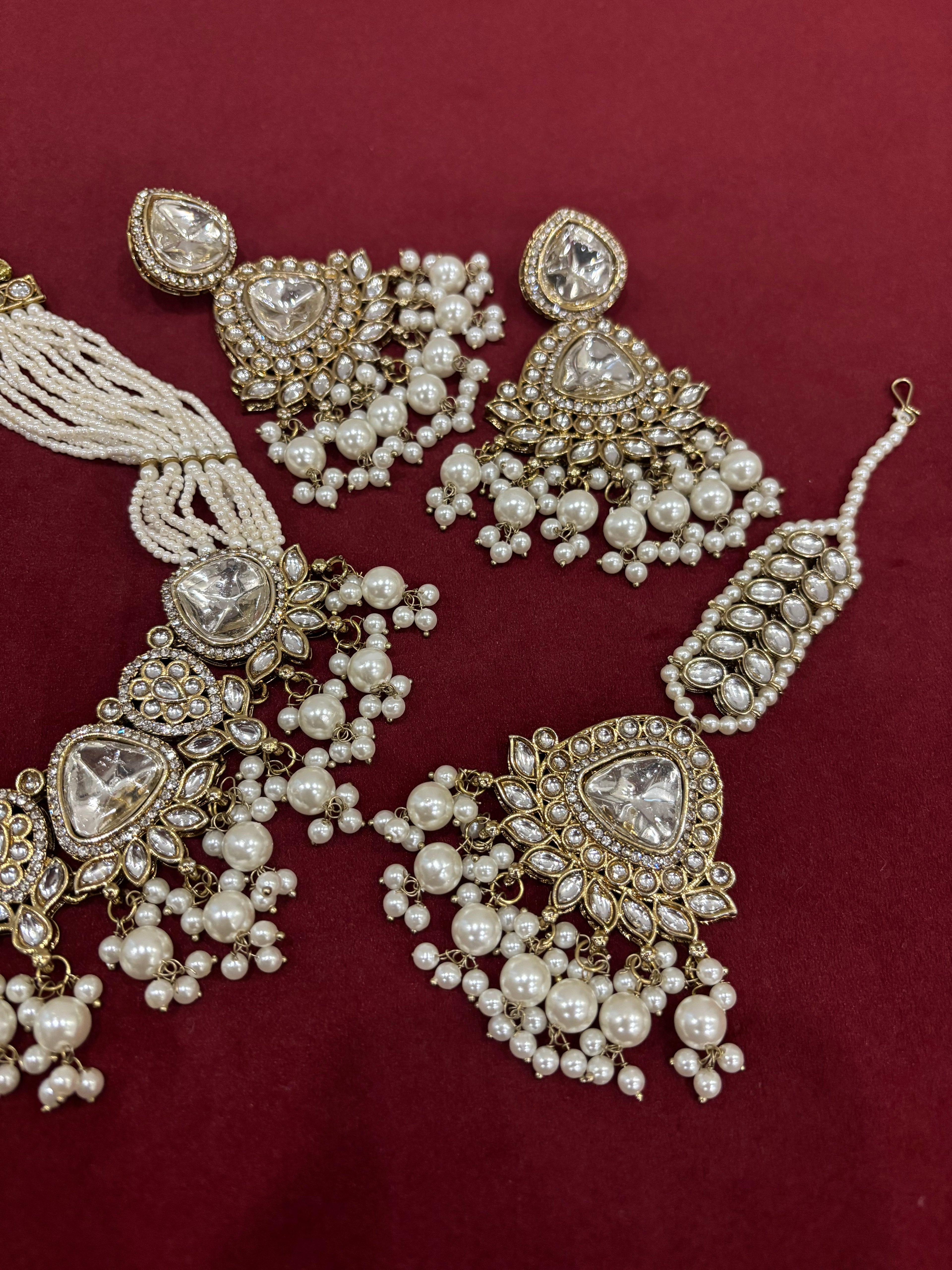 Ivory Navneet Heavy Look Choker Set With Mang Tikka & Earrings