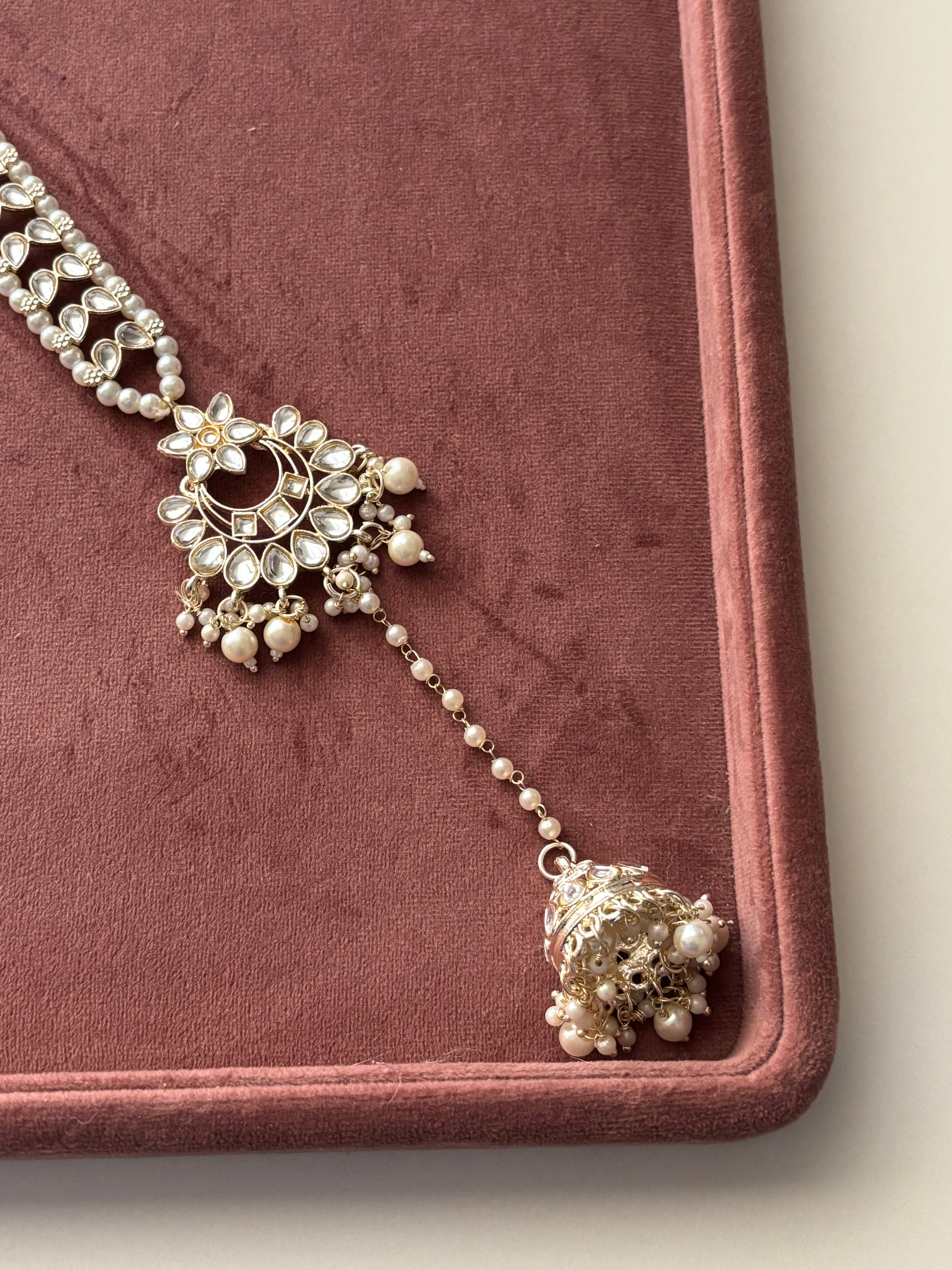 Kundan Flower Parandi With Latkan