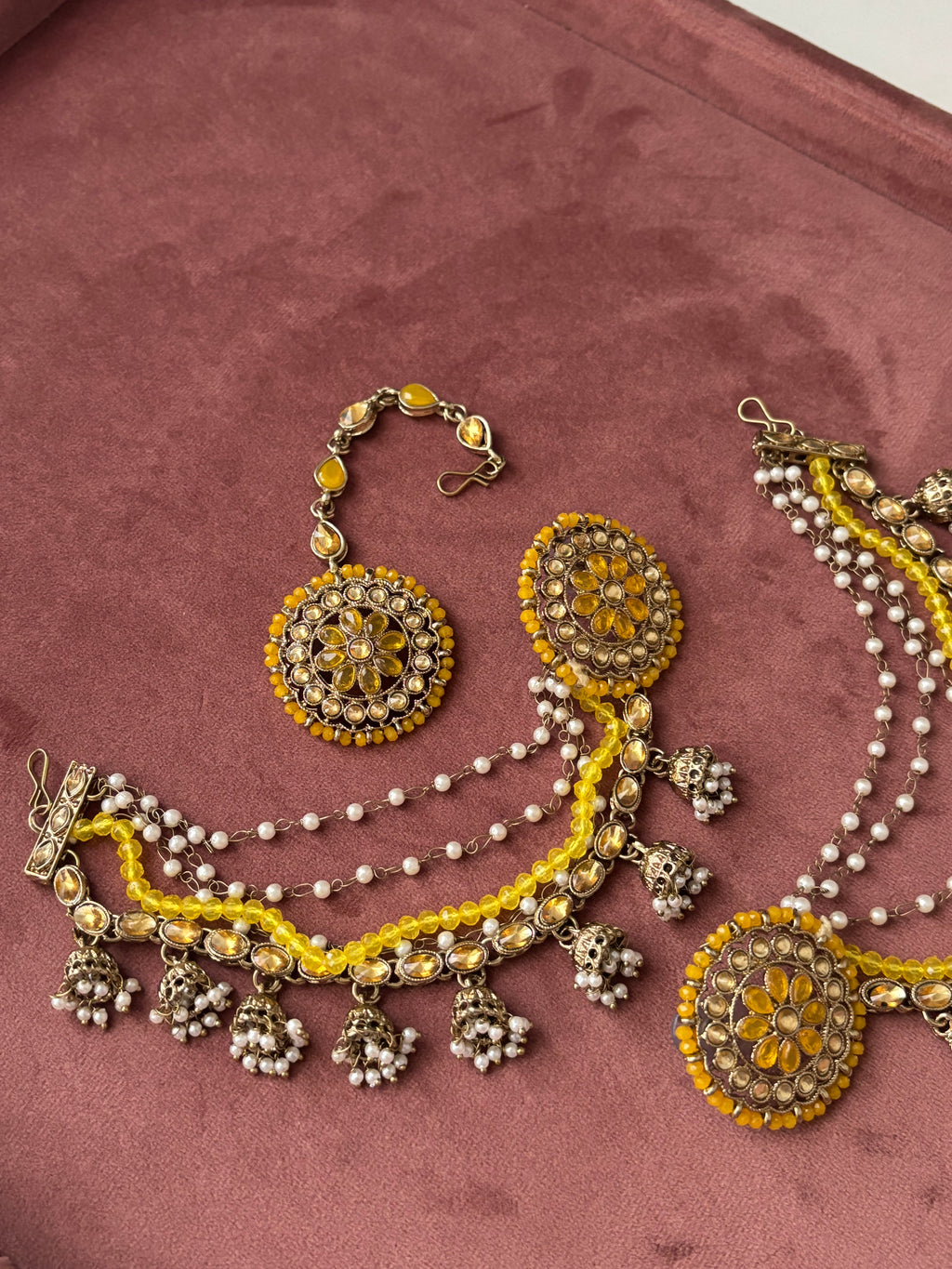 High Quality Designer Round Yellow Mang Tikka With Stud Earrings & Side Layers